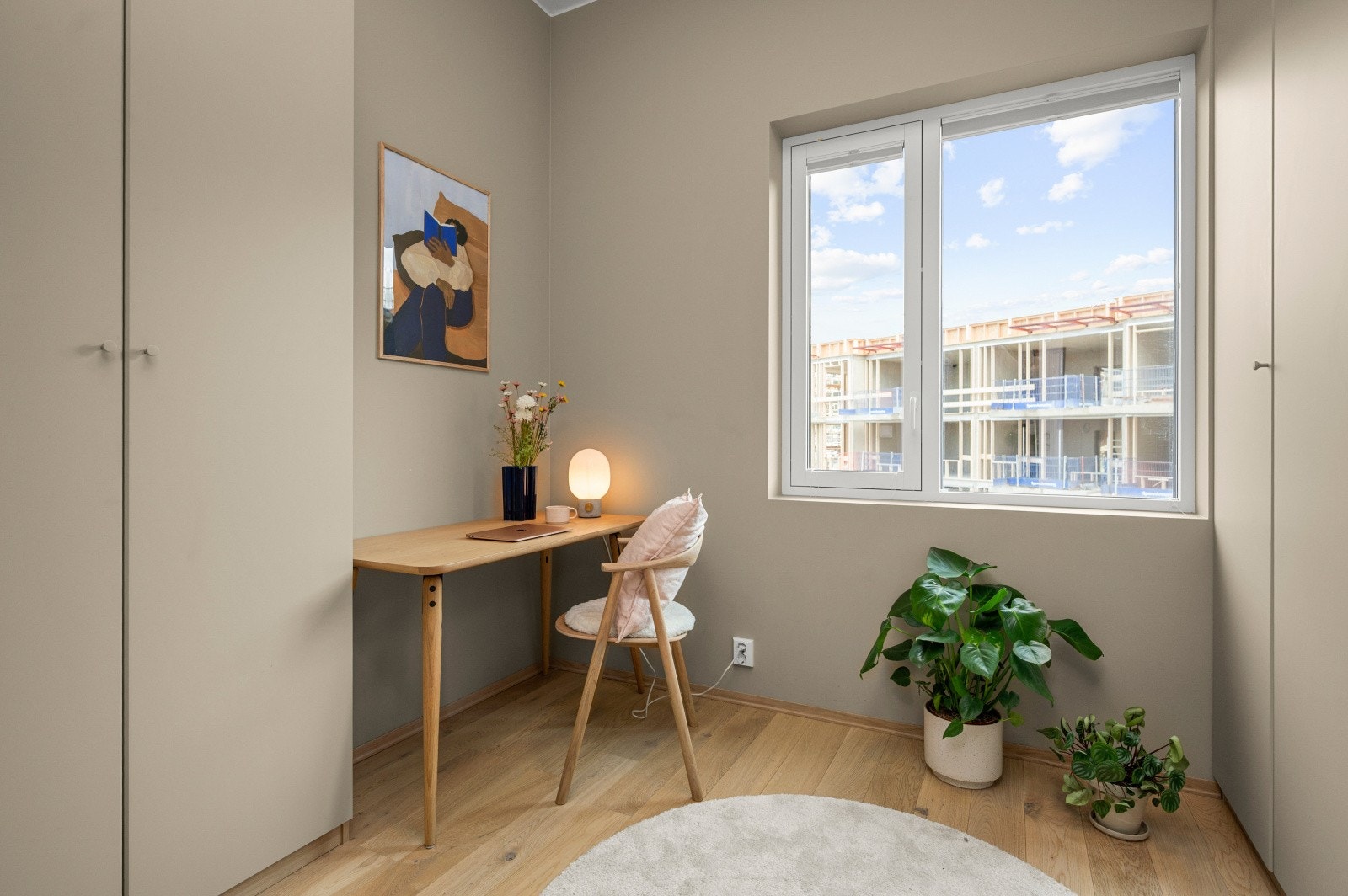 Alle tre soverom har store garderobeskap og godt med lagringsplass. Galleribilde