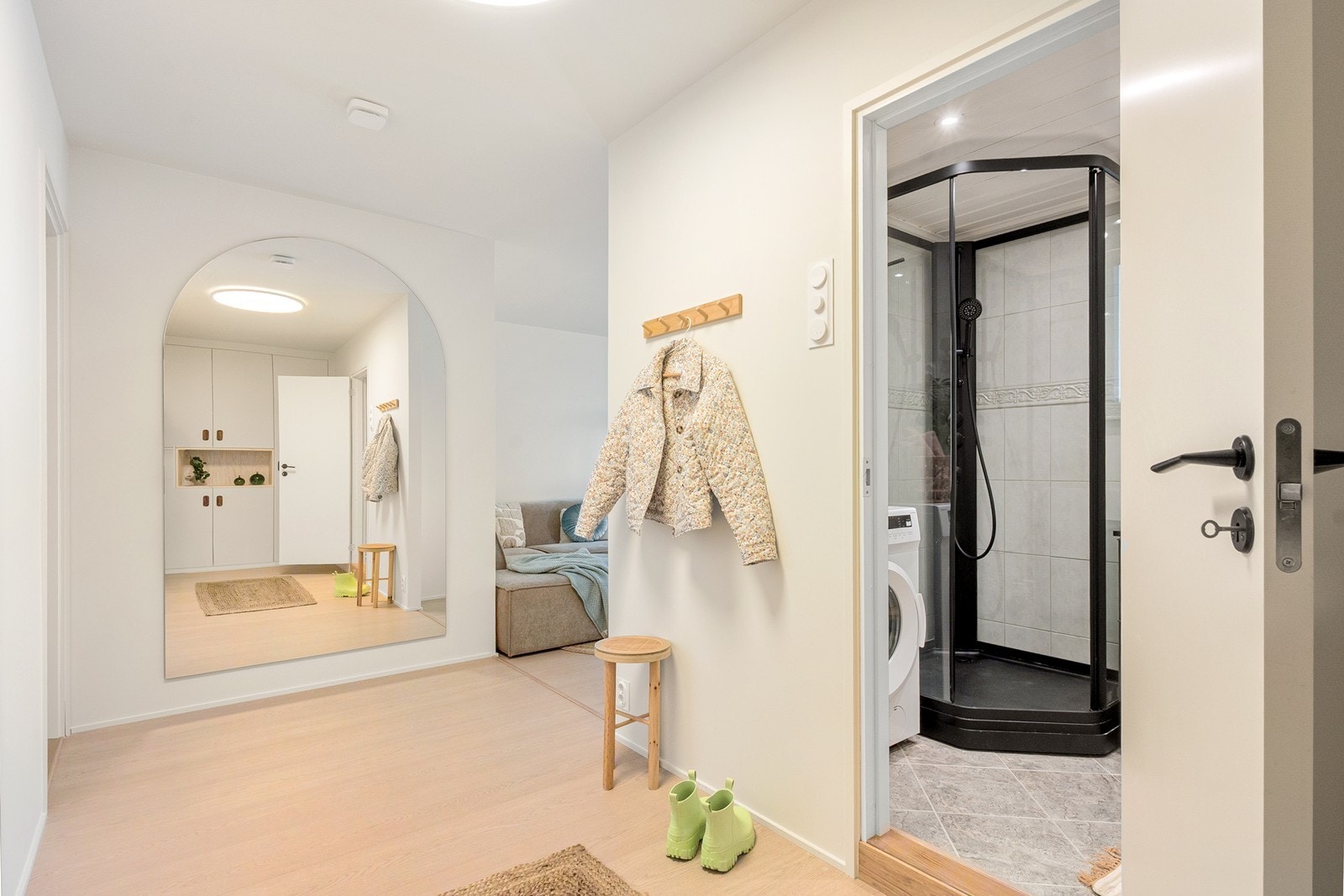 Badet ligger i tilknytning til gangen. Galleribilde