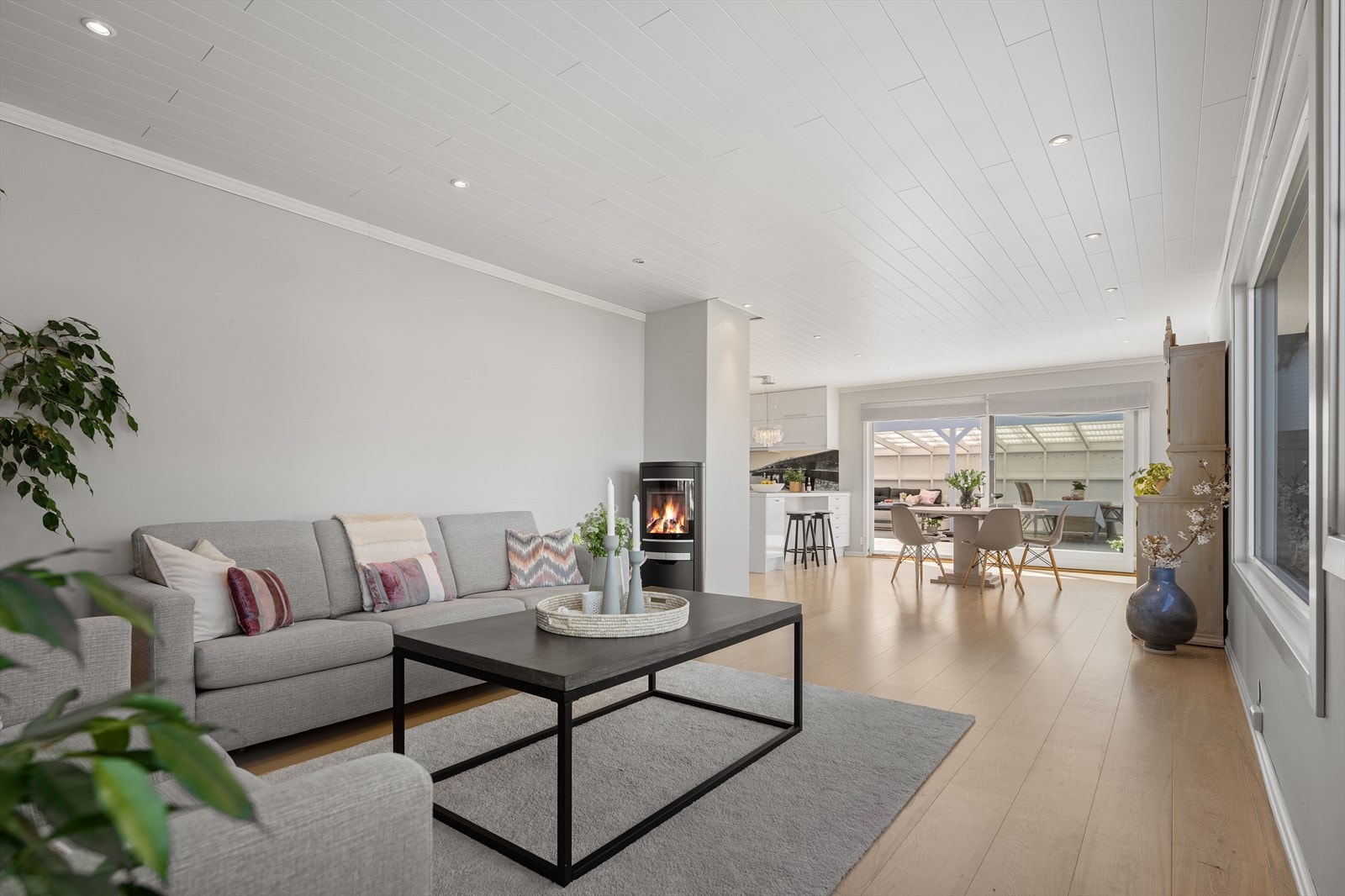 En moderne peisovn gir lun varme og hygge på de kjølige dagene. Galleribilde
