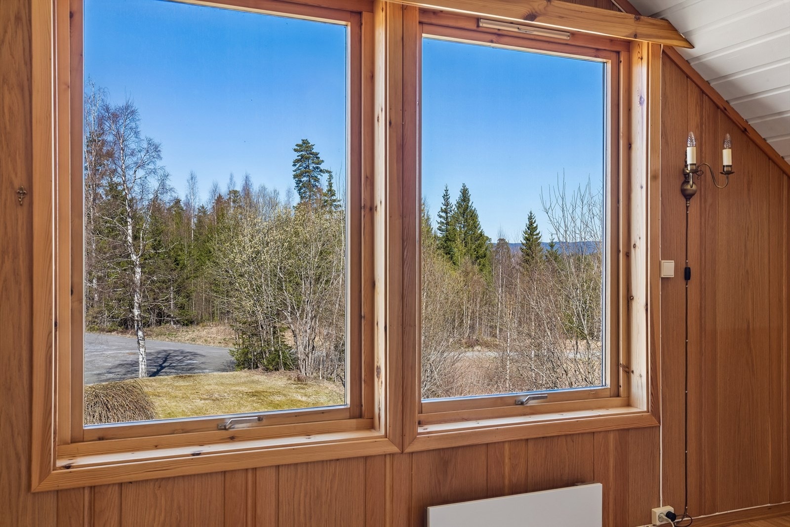 Boligen har vinduer med to-lags isolerglass, hvorav flere er fra 2019. Galleribilde