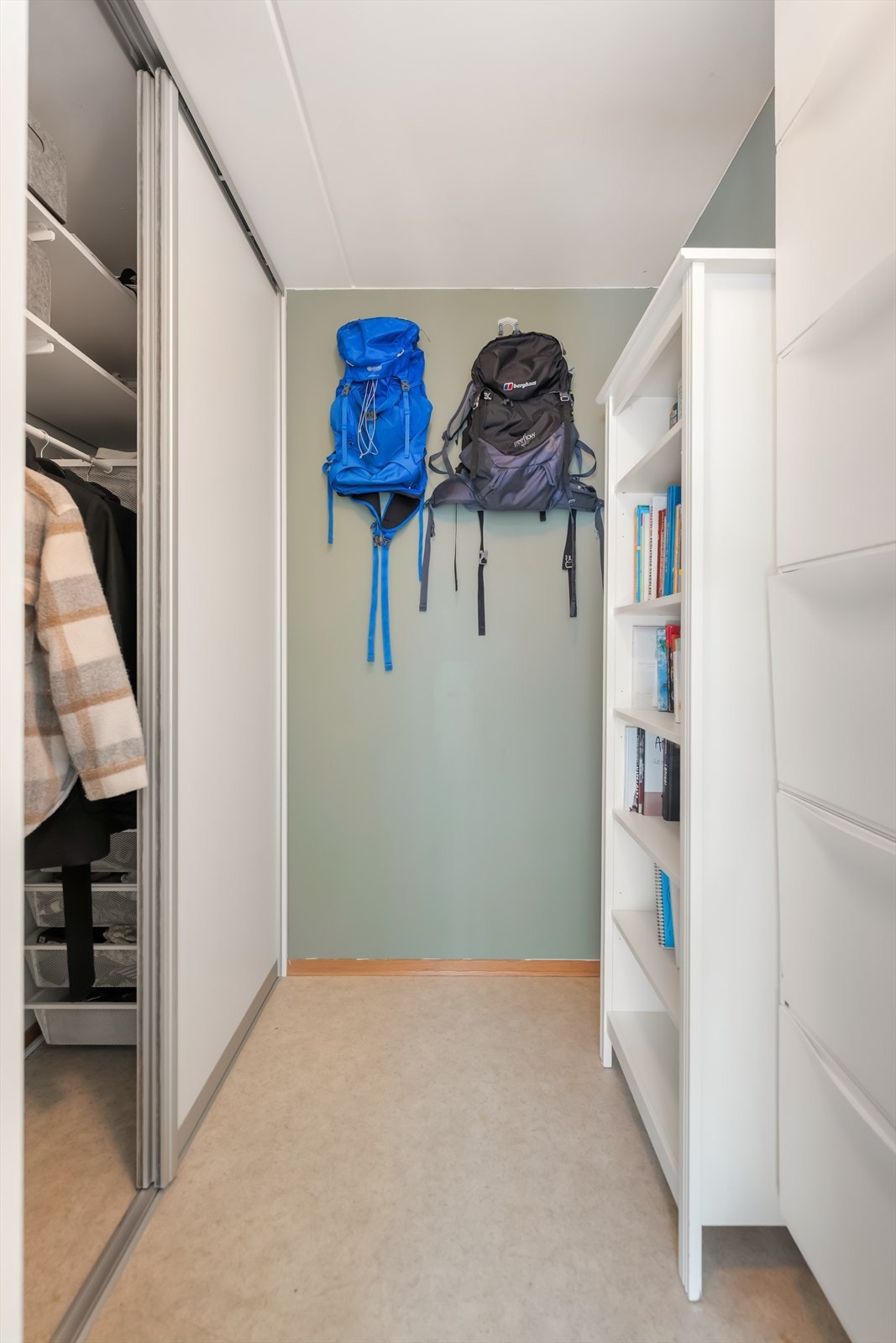 Leiligheten har en praktisk innvendig bod med rikelig av oppbevaringsplass. Galleribilde
