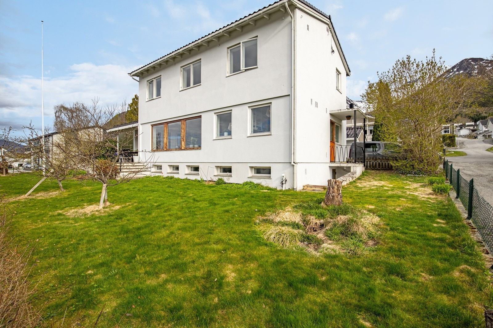 En romslig hage med flere muligheter Galleribilde