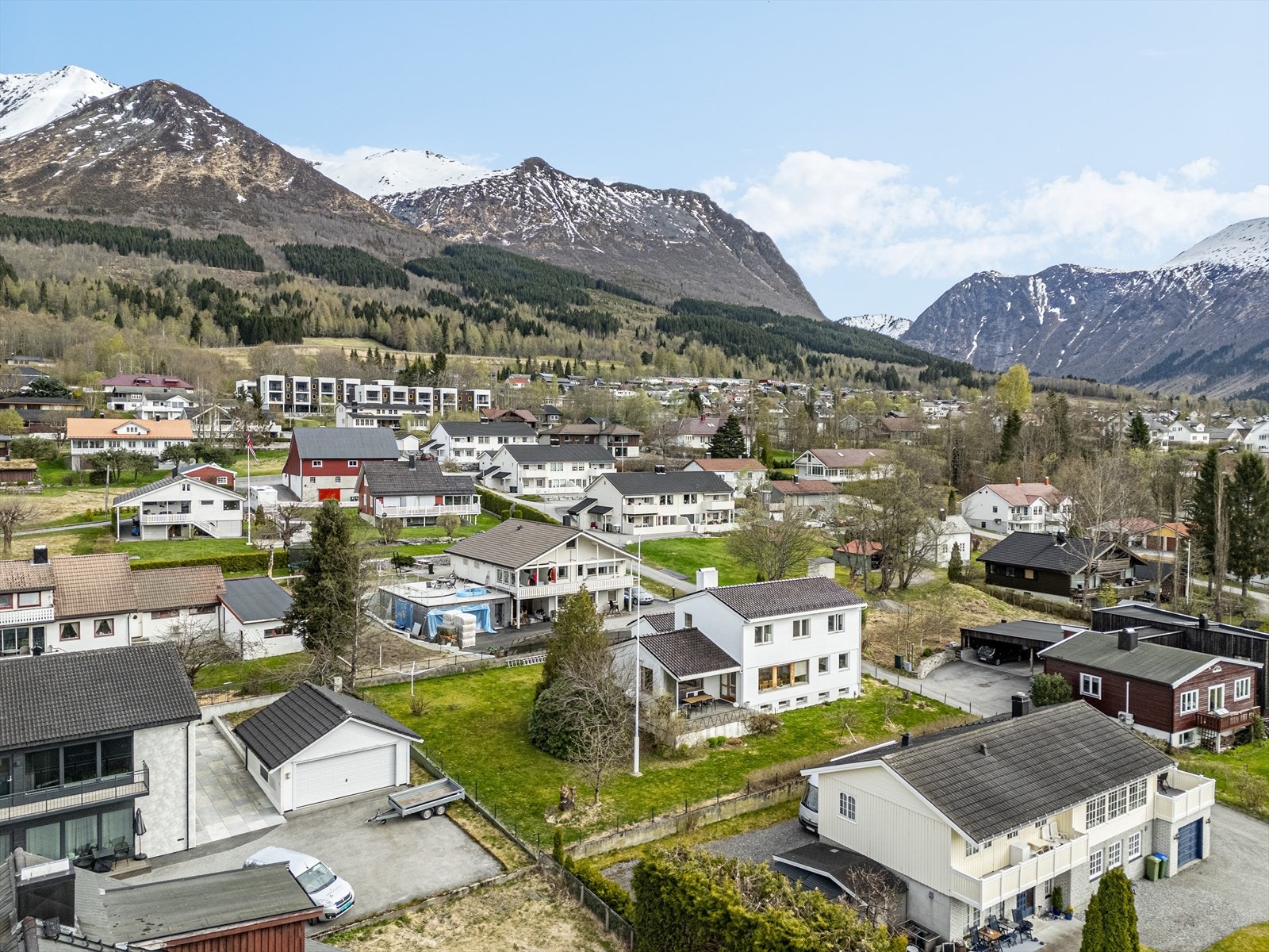 Velkommen til en hyggelig visning! (Foto: Blåtind Fotografikk) Galleribilde