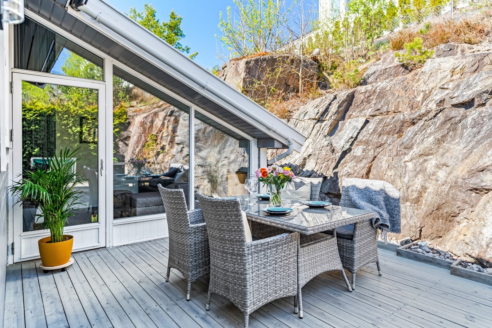 Størrelsen gir flere soner, og uteplassen innbyr til stille stunder, så vel som lange, sosiale kvelder. Galleribilde