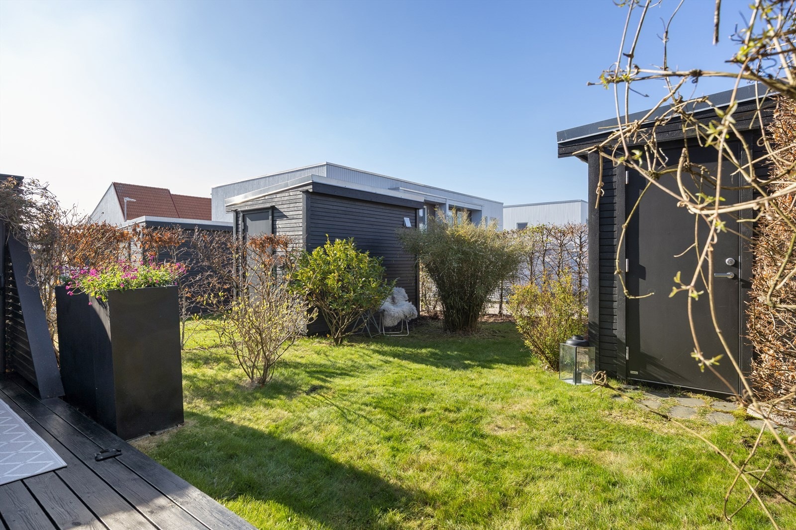 Her finnes også utebod med god plass til hageutstyr, puter og annet. Galleribilde