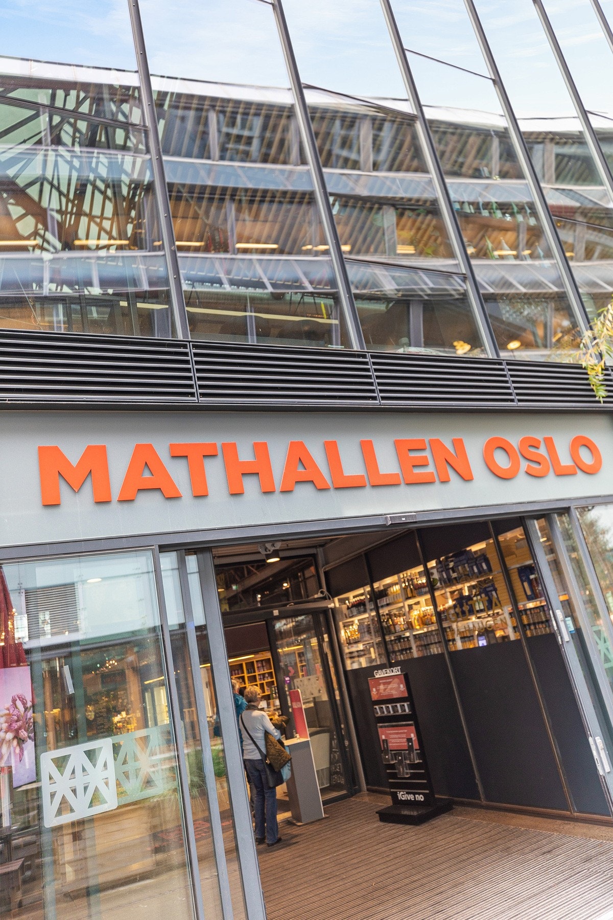Kort gange til Mathallen Oslo med et bredt utvalg av matopplevelser. Galleribilde