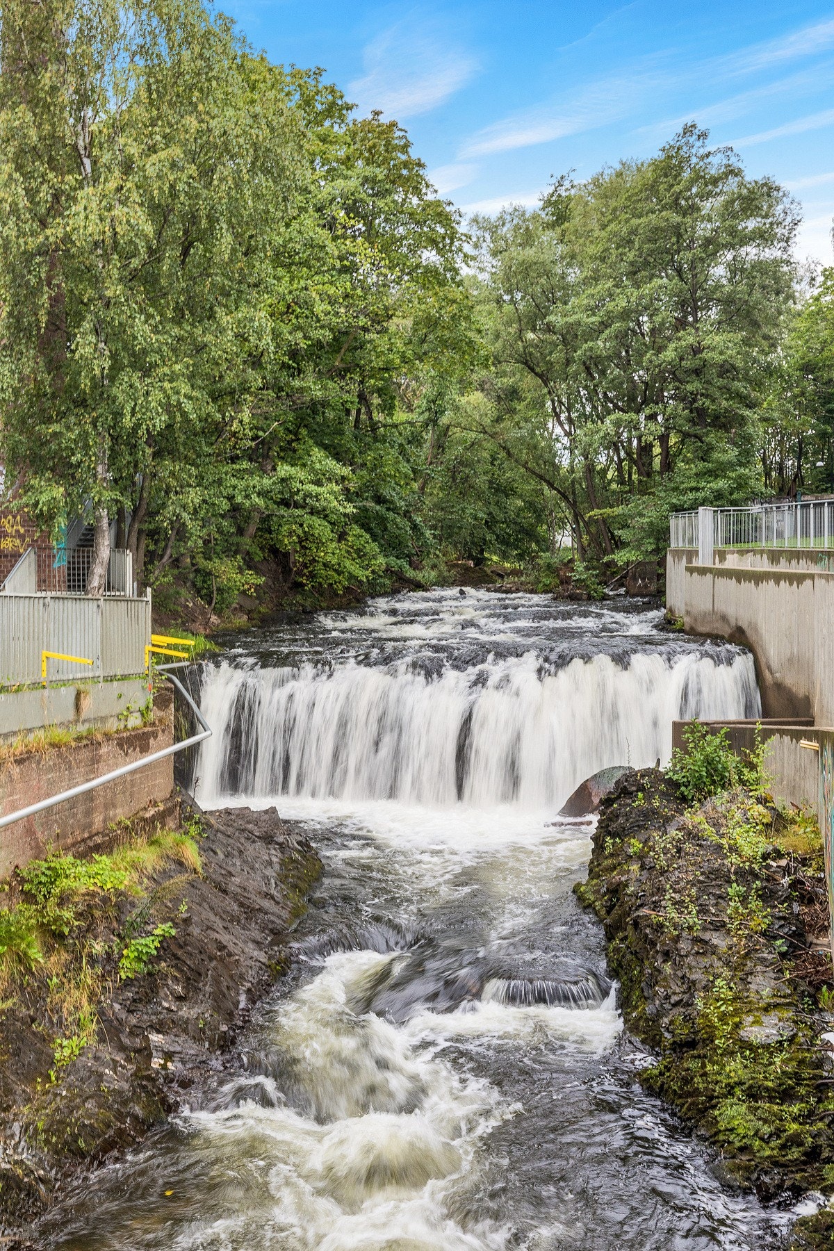 Nyt rolige spaserturer langs Akerselva i grønne og idylliske omgivelser. Galleribilde