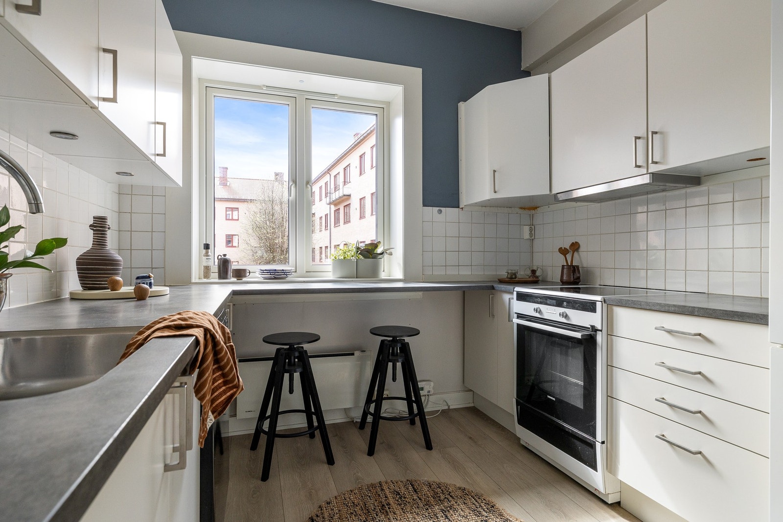 Koselig løsning for frokostplass på kjøkkenet. Galleribilde