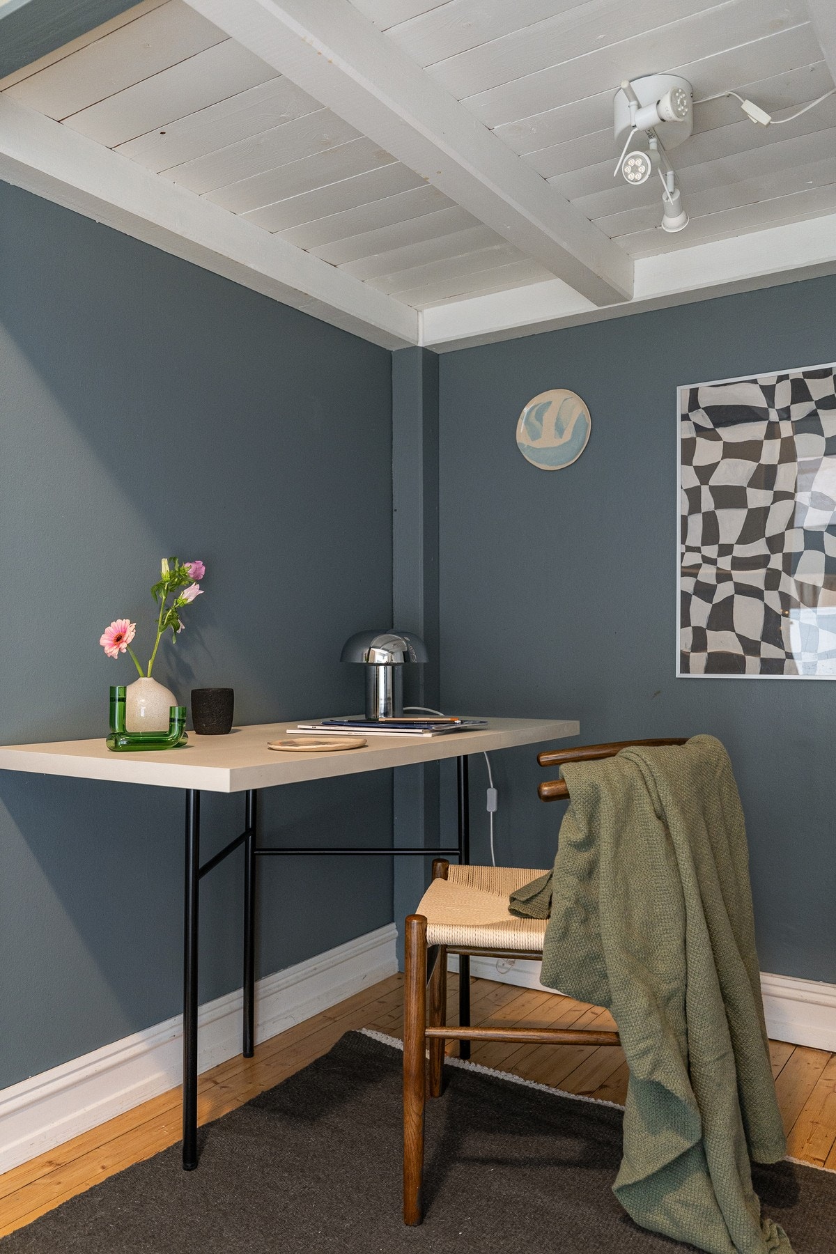 Mulighet for kontorløsning under hemsen. Galleribilde