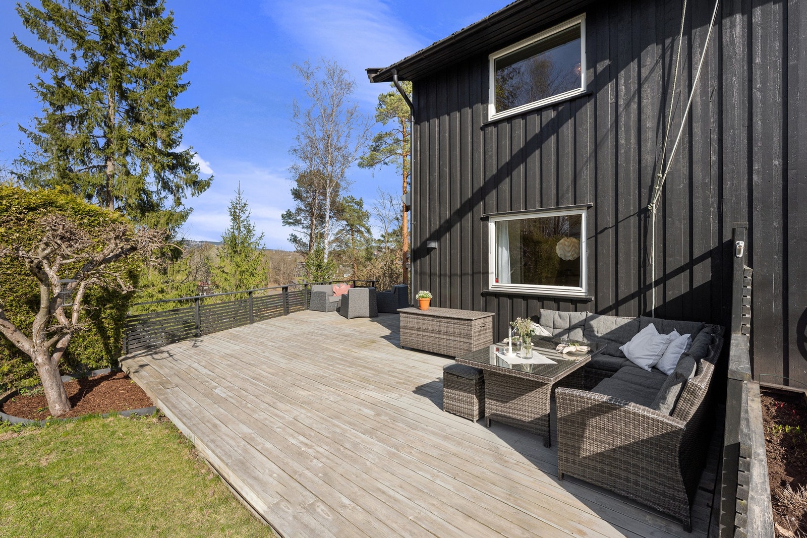 Nordvestvendt terrasseområde Galleribilde