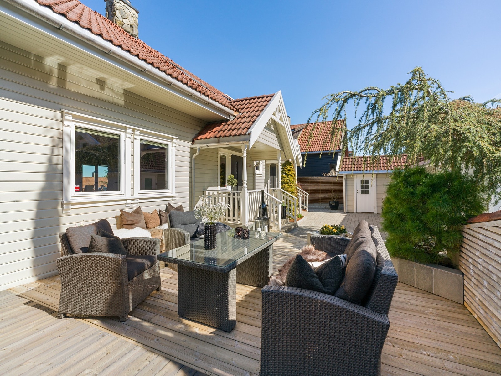 Terrasse ved inngangsparti Galleribilde