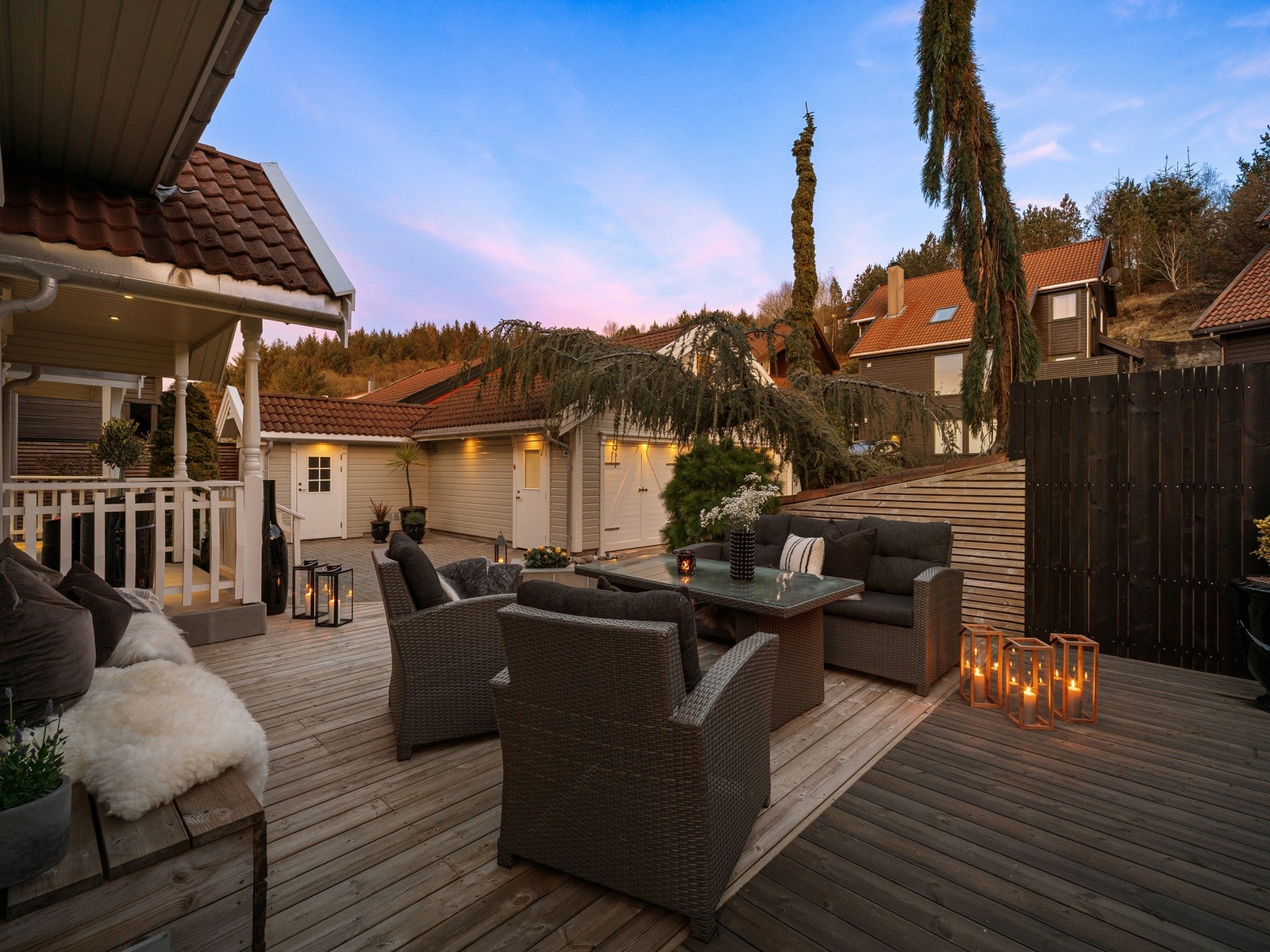 Terrasse ved inngangsparti Galleribilde
