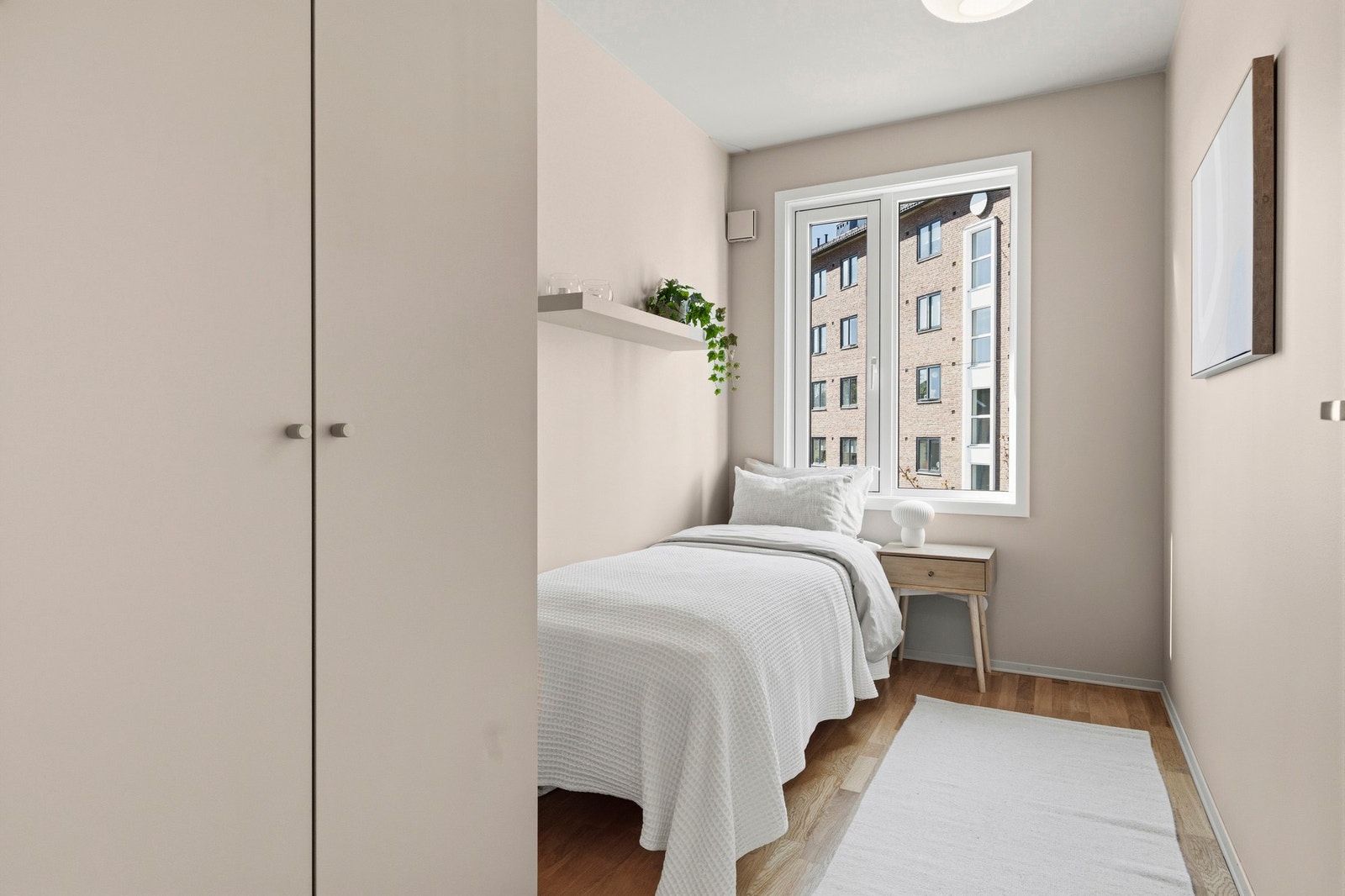 - Soverom II med plass til alt fra seng, kontorpult eller kommoder - Galleribilde