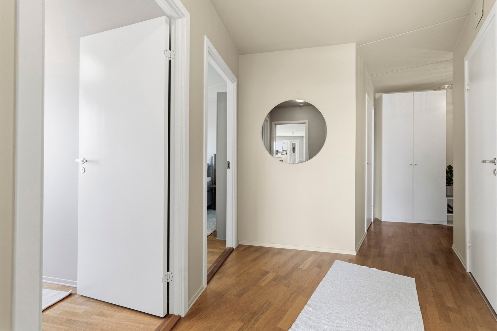 - Leiligheten har en meget praktisk innvendig bod. I boden får man f.eks. plass til både fryser, hyller m.m - Galleribilde