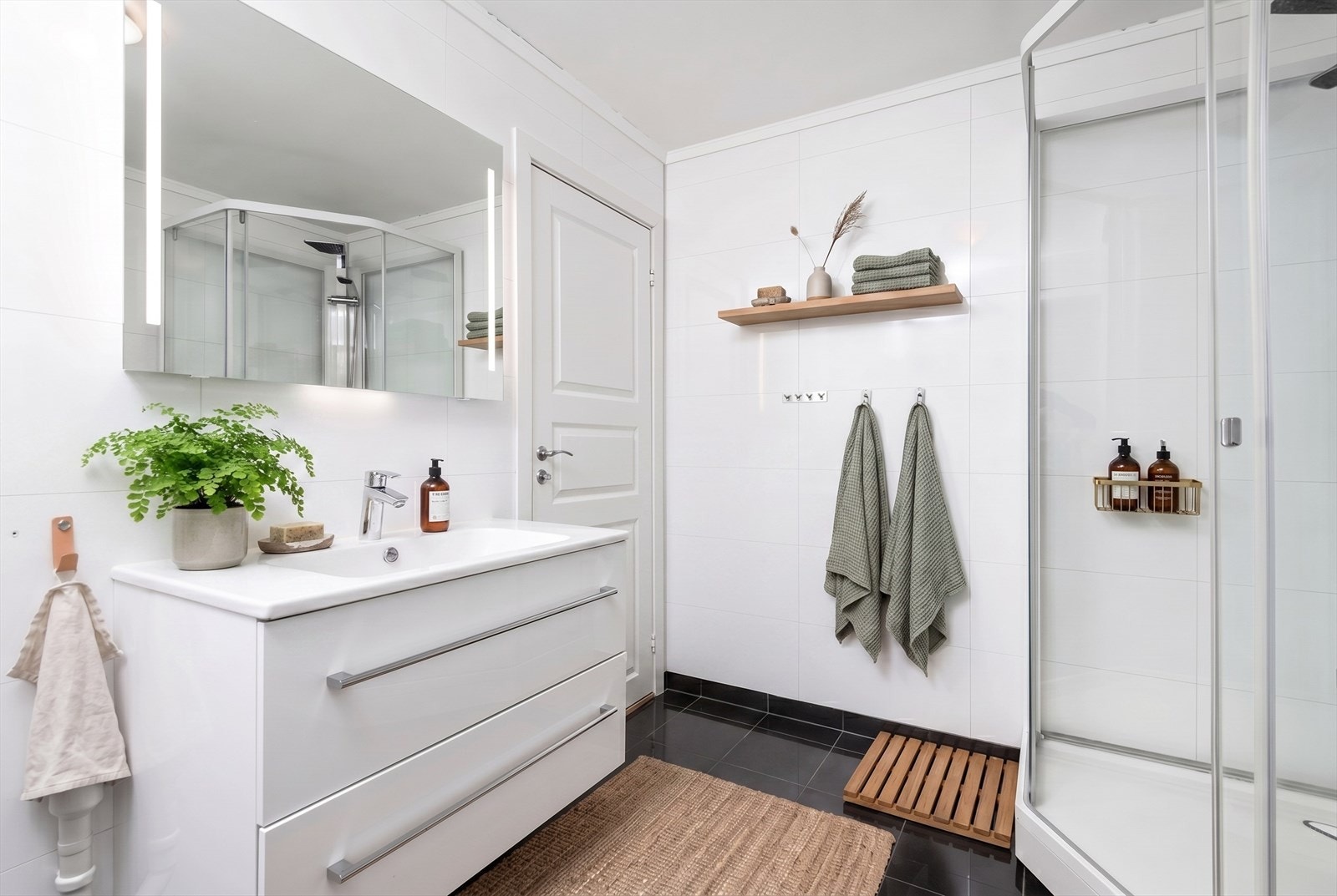 Badet ble pusset opp i 2017. Bildet er møblert ved hjelp av KI Galleribilde