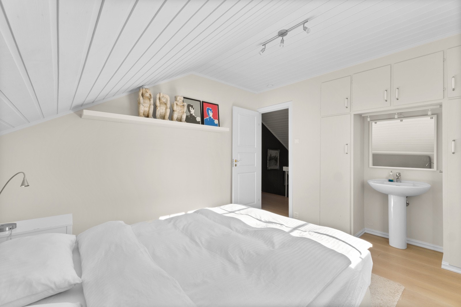 Her med lyse overflater Galleribilde