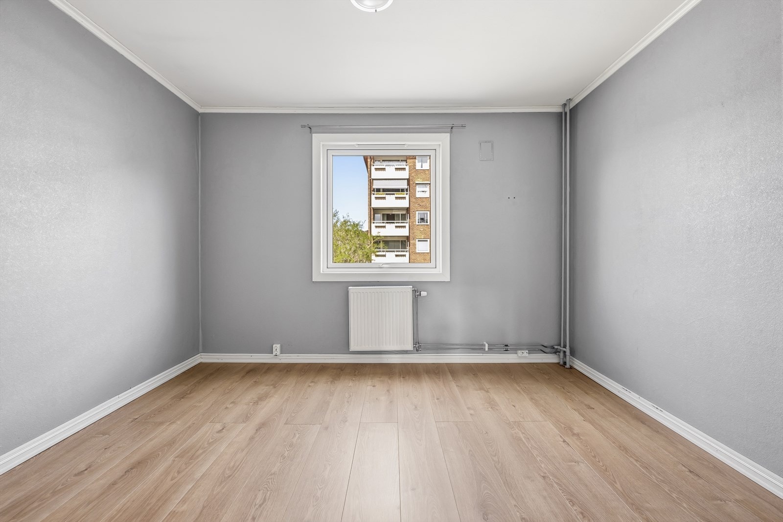 Soverom 2 med inngang fra stue Galleribilde