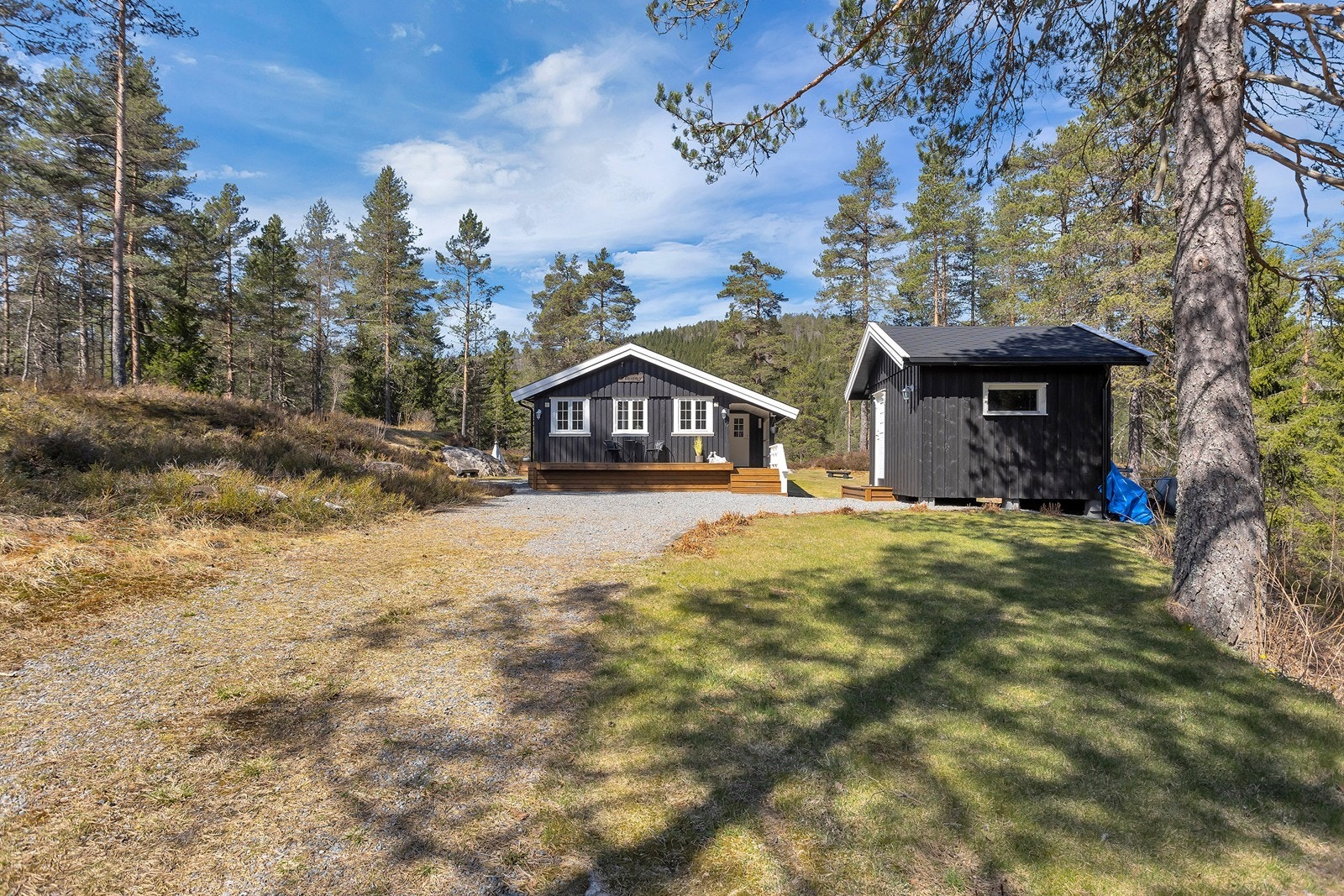 Parkering rett utenfor hytta Galleribilde