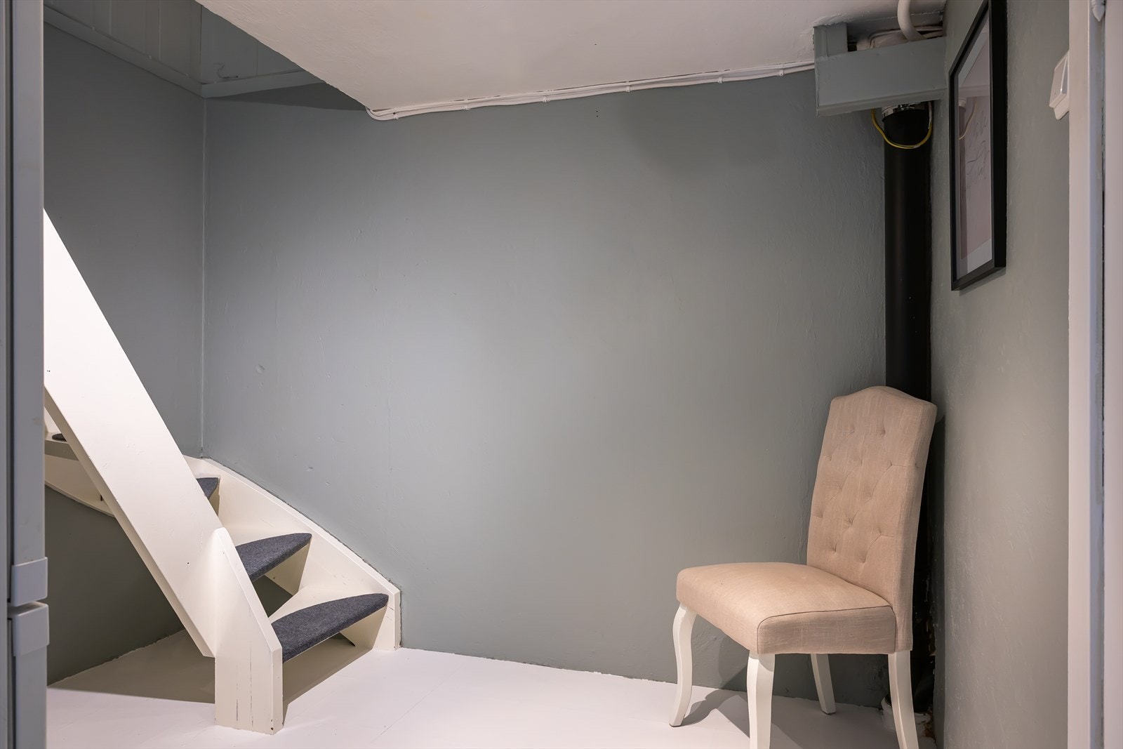 Trapperom med praktisk og ryddig utforming. Galleribilde