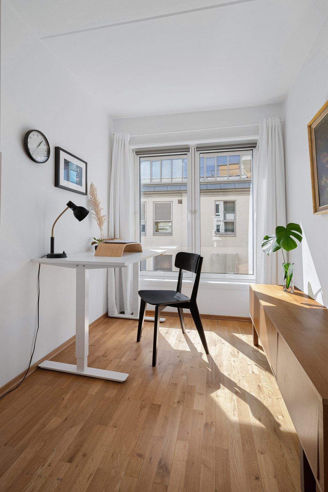 Hyggelig kontor med plass til blant annet skrivebord og kontorstol. Rommet kan også gjøre om til tv-stue ved fjerning av vegger eller et ekstra soverom ved utvidelse av vegger Galleribilde