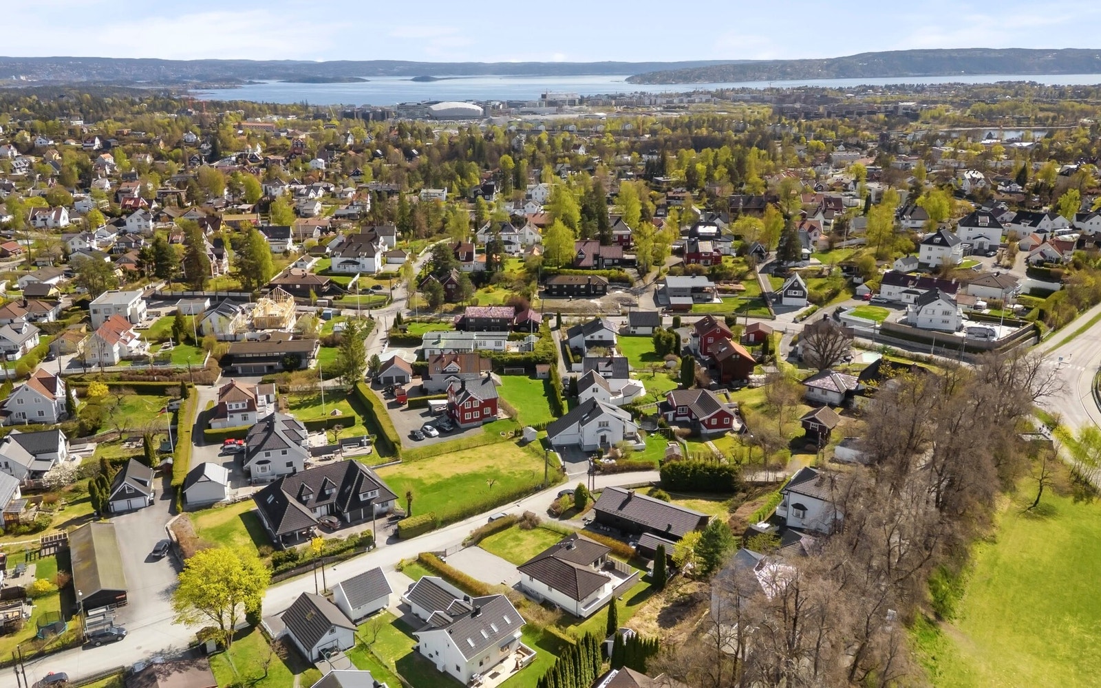 Hyggelig villaområde med kort vei til skoler, forretninger og kollektivtransport. Galleribilde