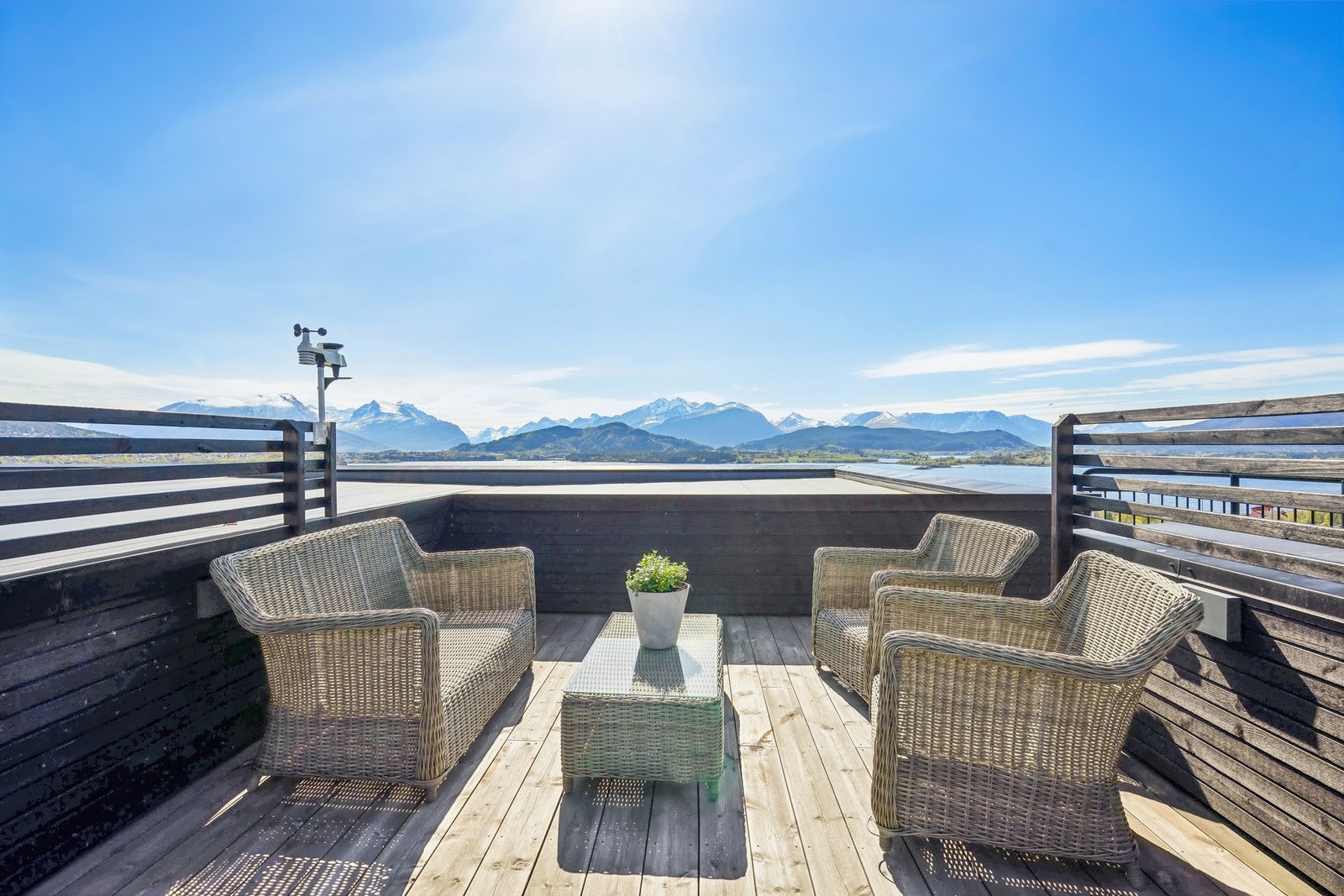 Solforholdene kan blant annet nytes fra blant annet en herlig takterrasse. Her er det fremlagt strøm for et fremtidig boblebad. Galleribilde