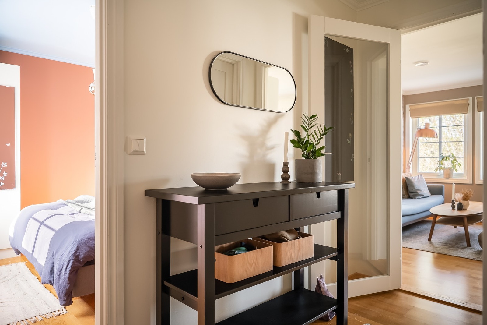 Hovedsoverom ligger fint til ved bad og mulighet for å lukke inn til stue. Galleribilde