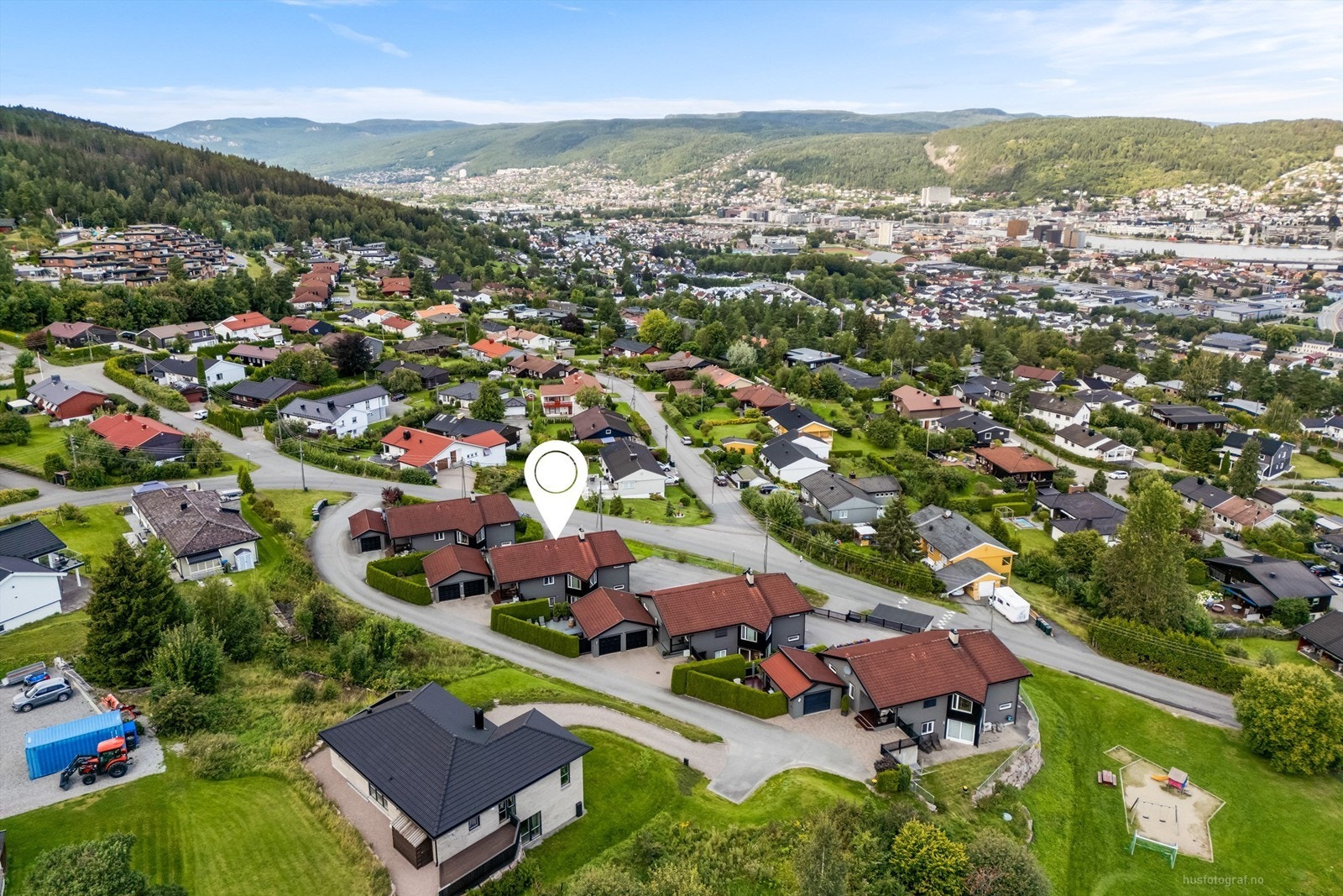 Gangavstand til Drafnhuset med fotballbane, buss og barnehage Galleribilde