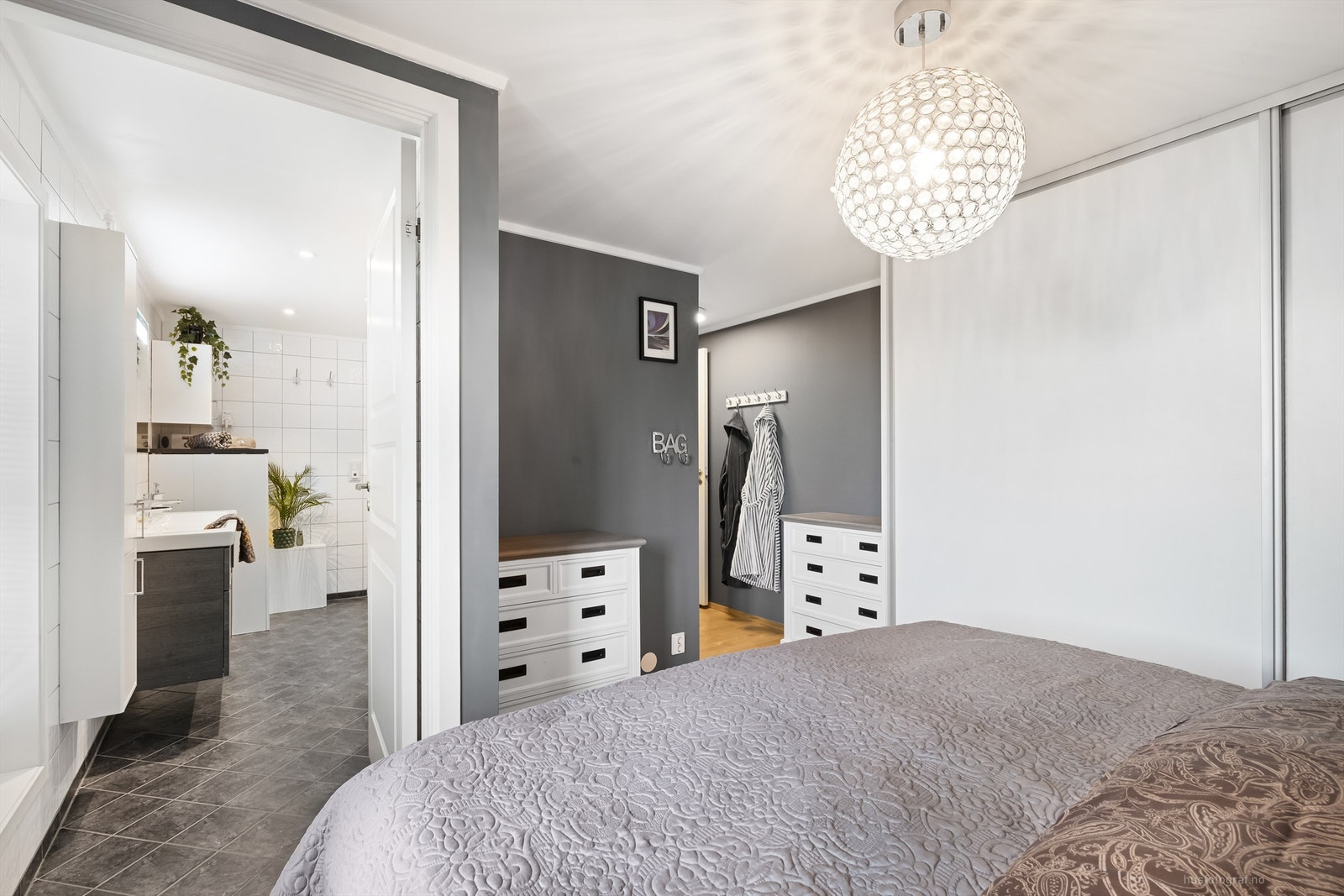 Soverom 3 med tilgang til bad Galleribilde