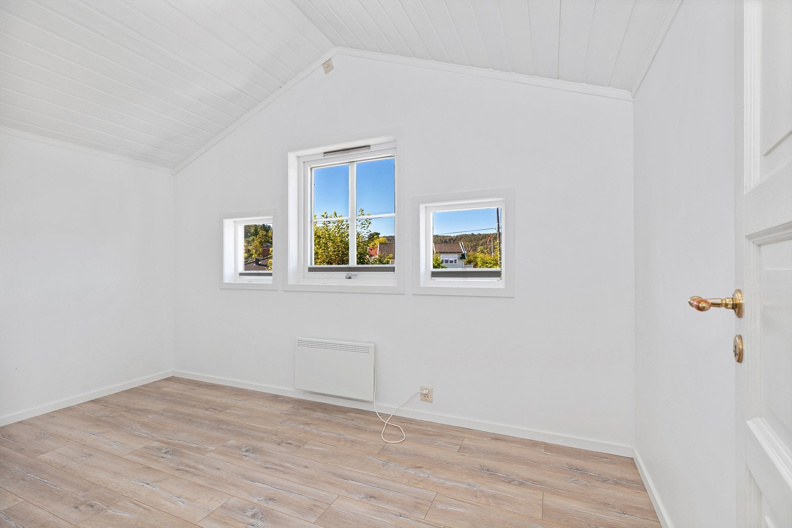 Boligen har en barnevennlig planløsning med soverommene på samme plan. Galleribilde