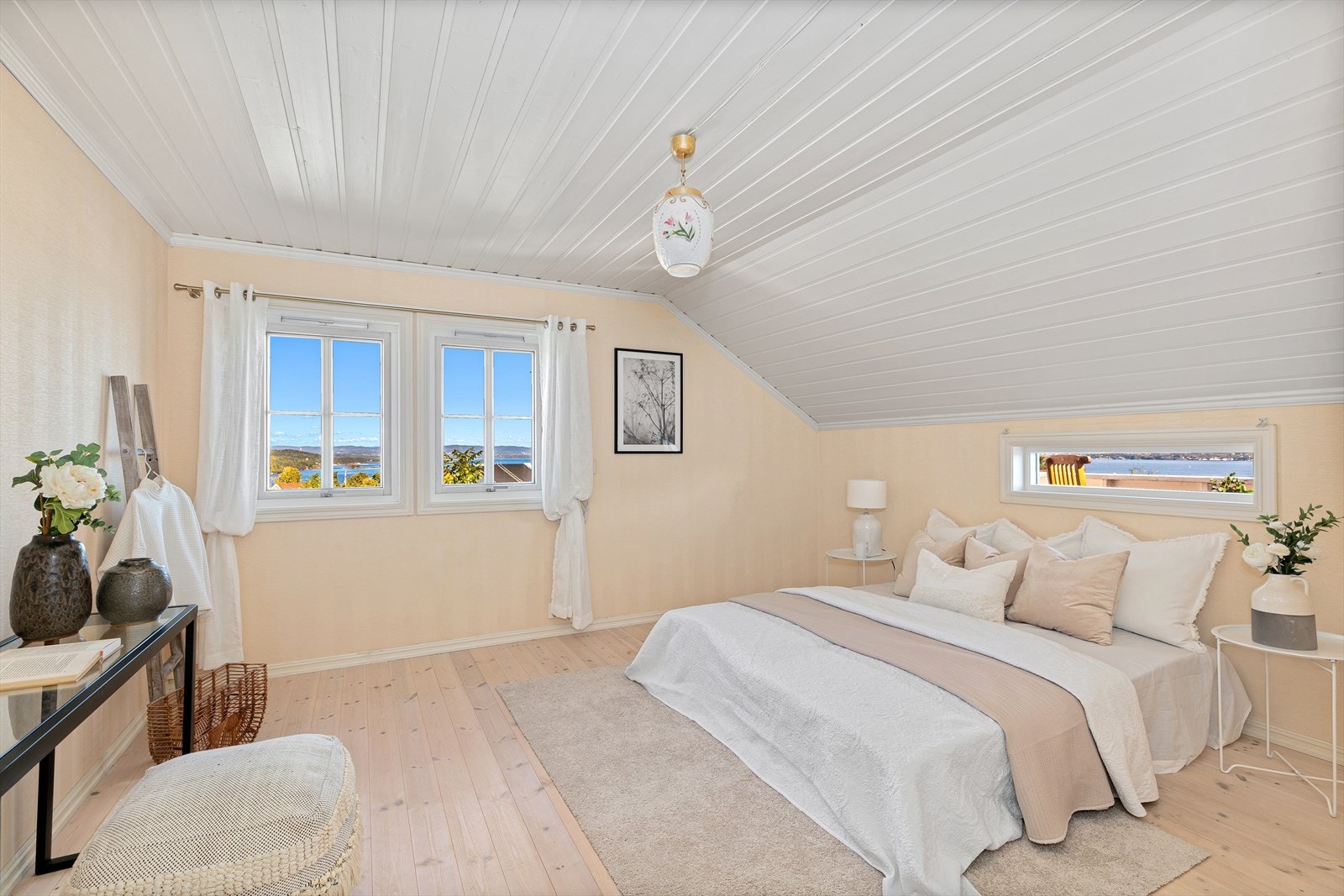 Boligen har fire gode soverom med plass til stor seng. Galleribilde