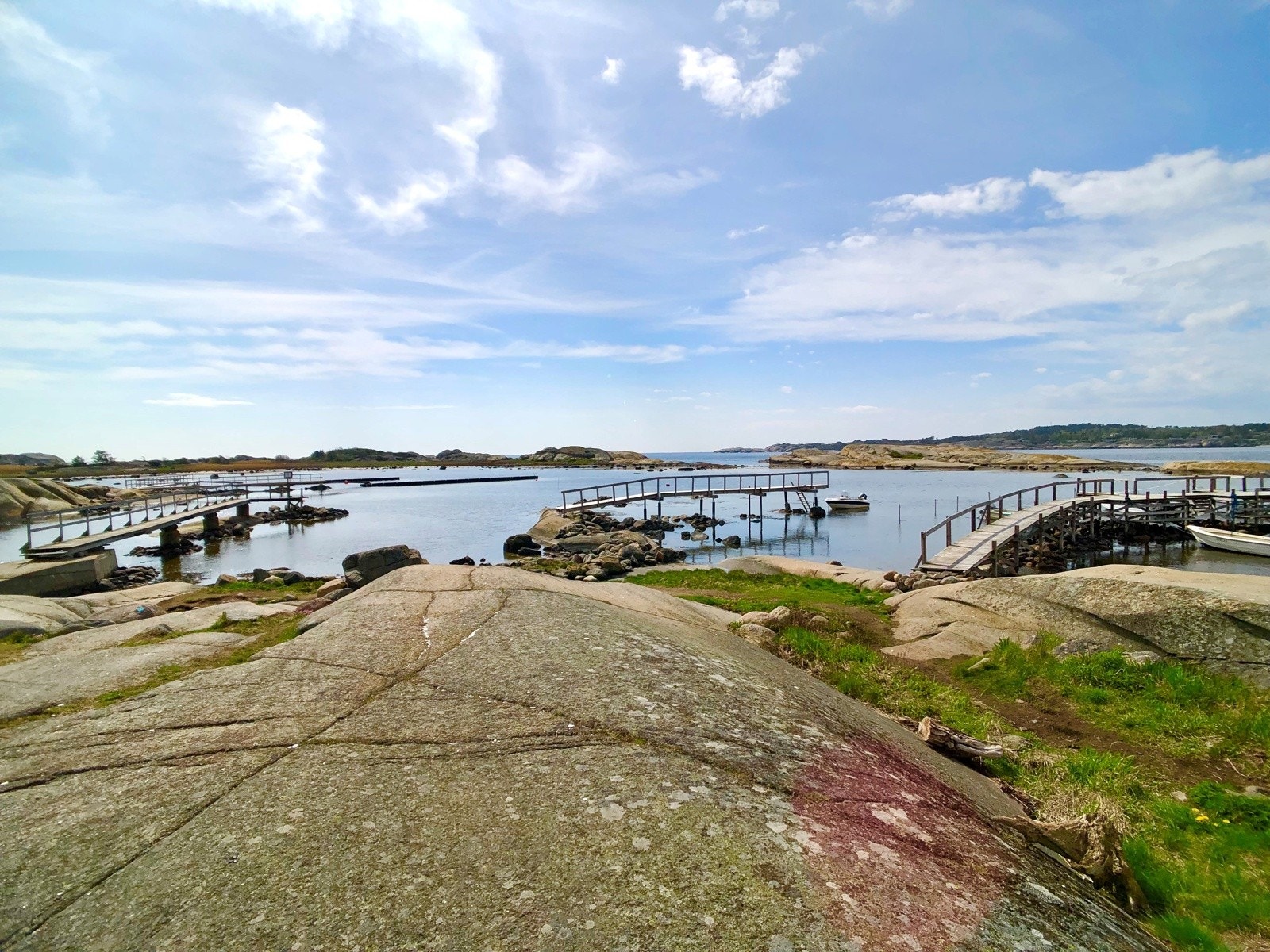 Det er rikelig med bademuligheter med kort avstand fra hytta Galleribilde