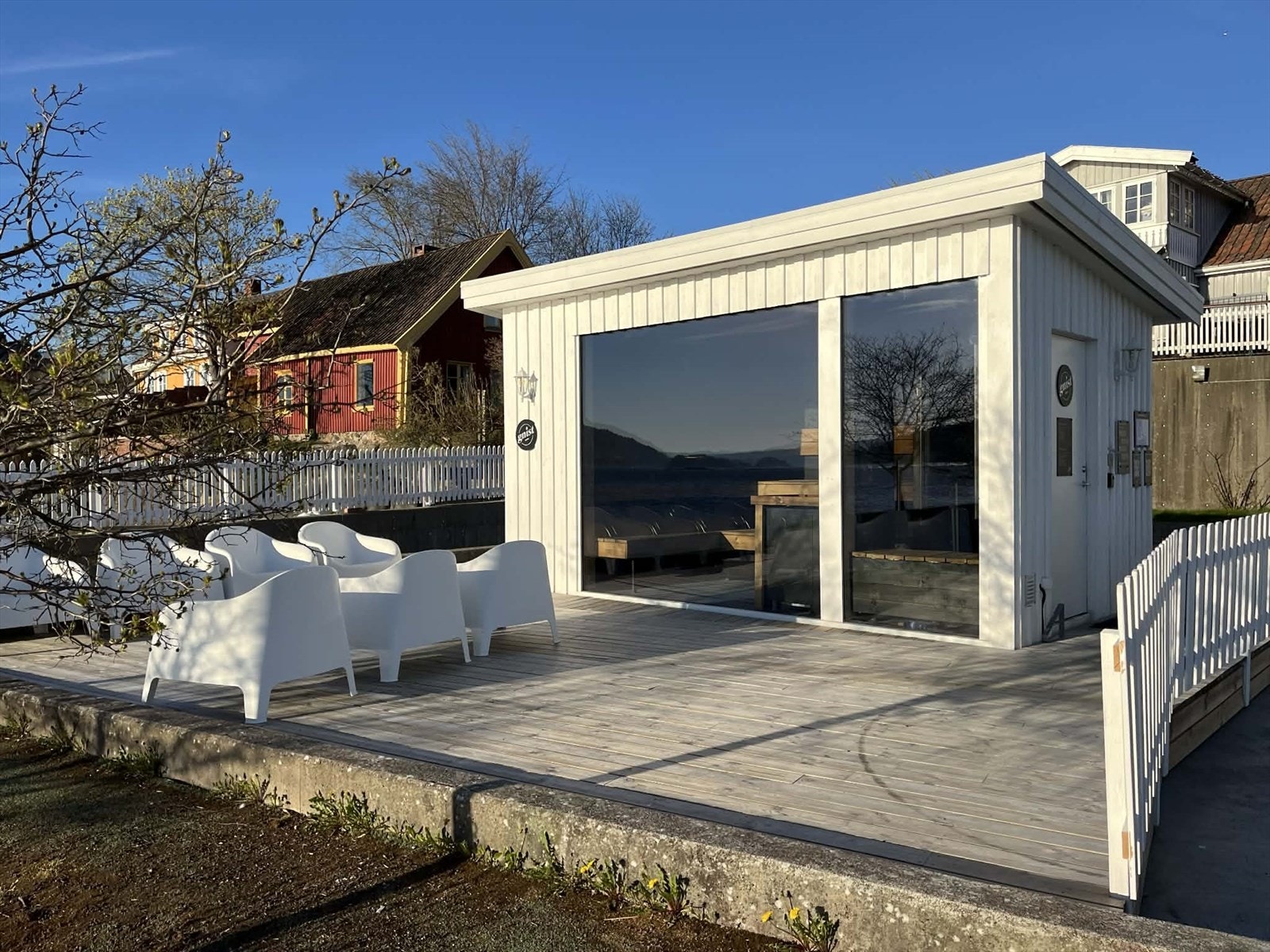 Drøbak kan by på badstue og fjordbad i badebyen Drøbak, rett ved den gamle dampskipbrygga. Galleribilde