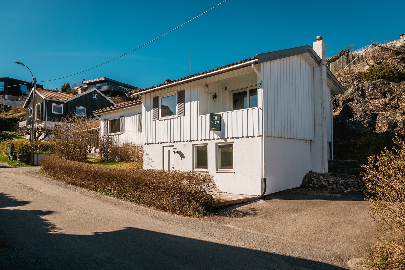 Eneboligen er oppført i 1965, med et tilbygg fra 1979. Galleribilde