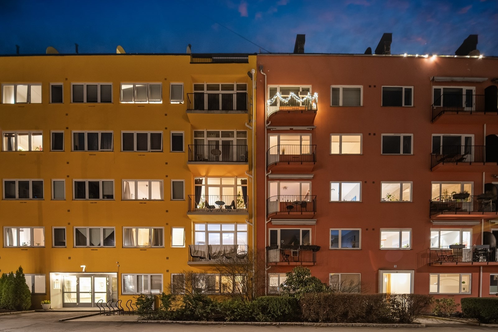 Leiligheten ligger fint til i byggets tredje etasje. Galleribilde