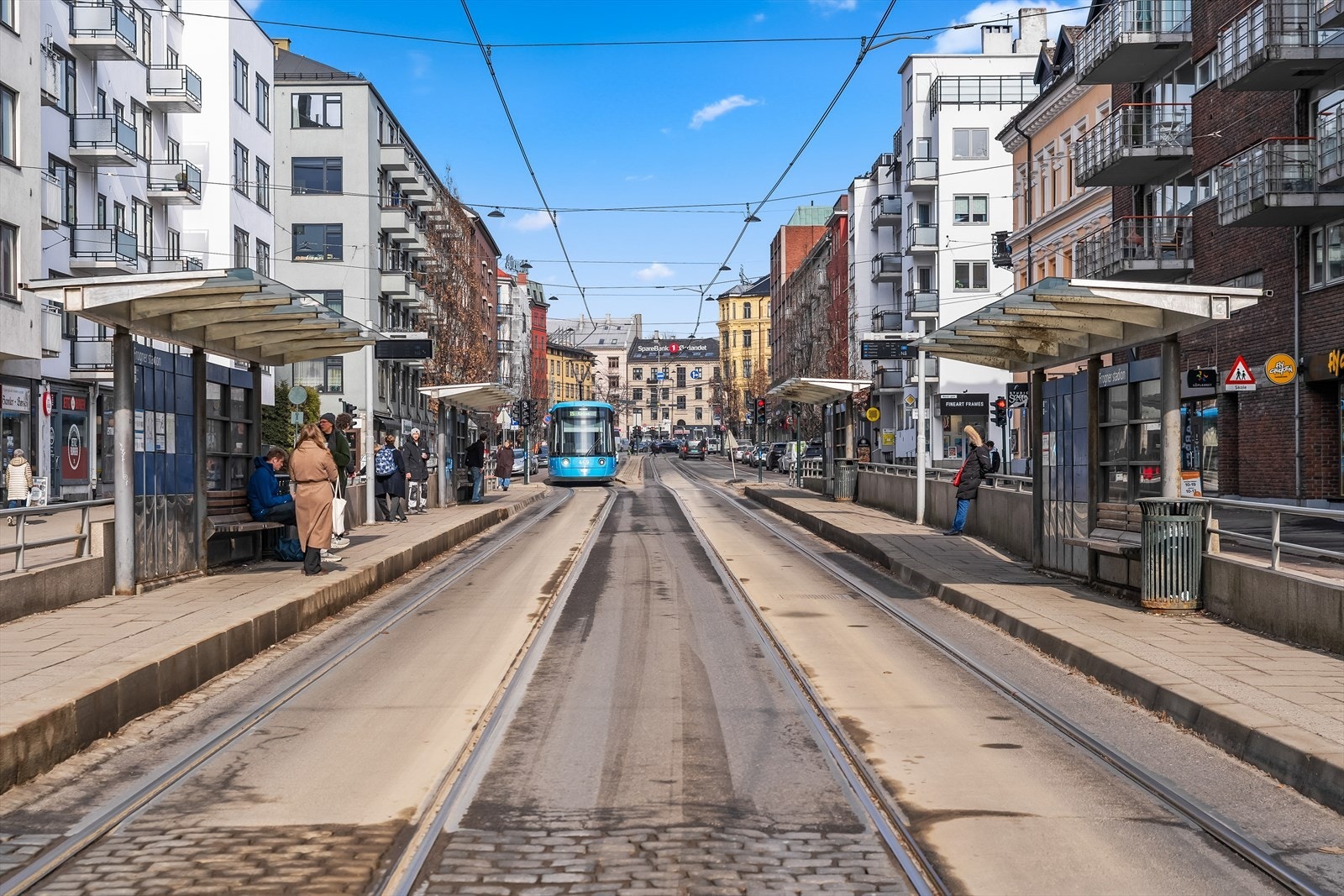 Majorstuen stasjon ligger i gangavstand, med tilgang til alle T-banens linjer. Galleribilde