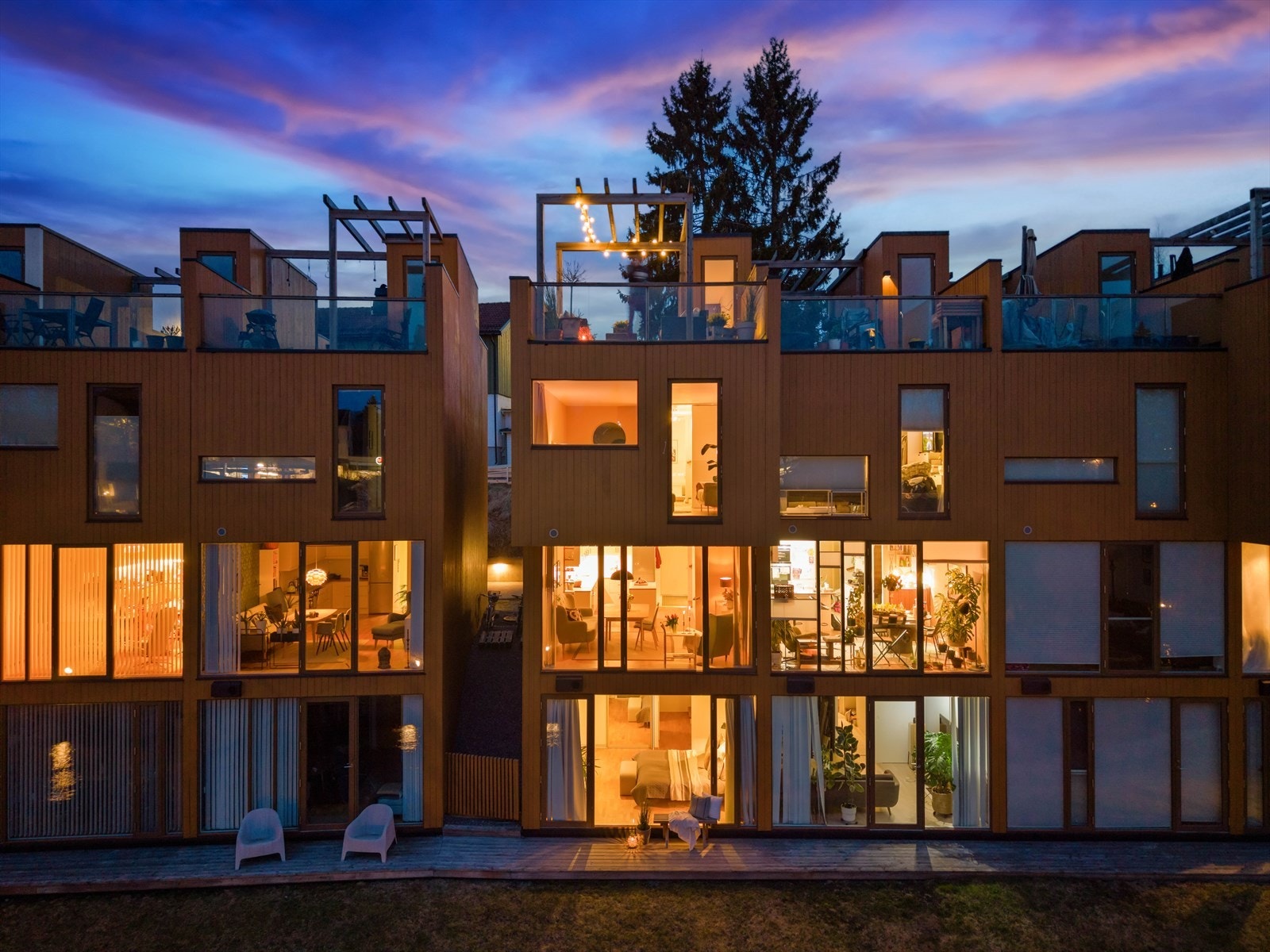 Takterrasse med fantastisk utsikt - her kan du nyte de gode solforholdene. Galleribilde