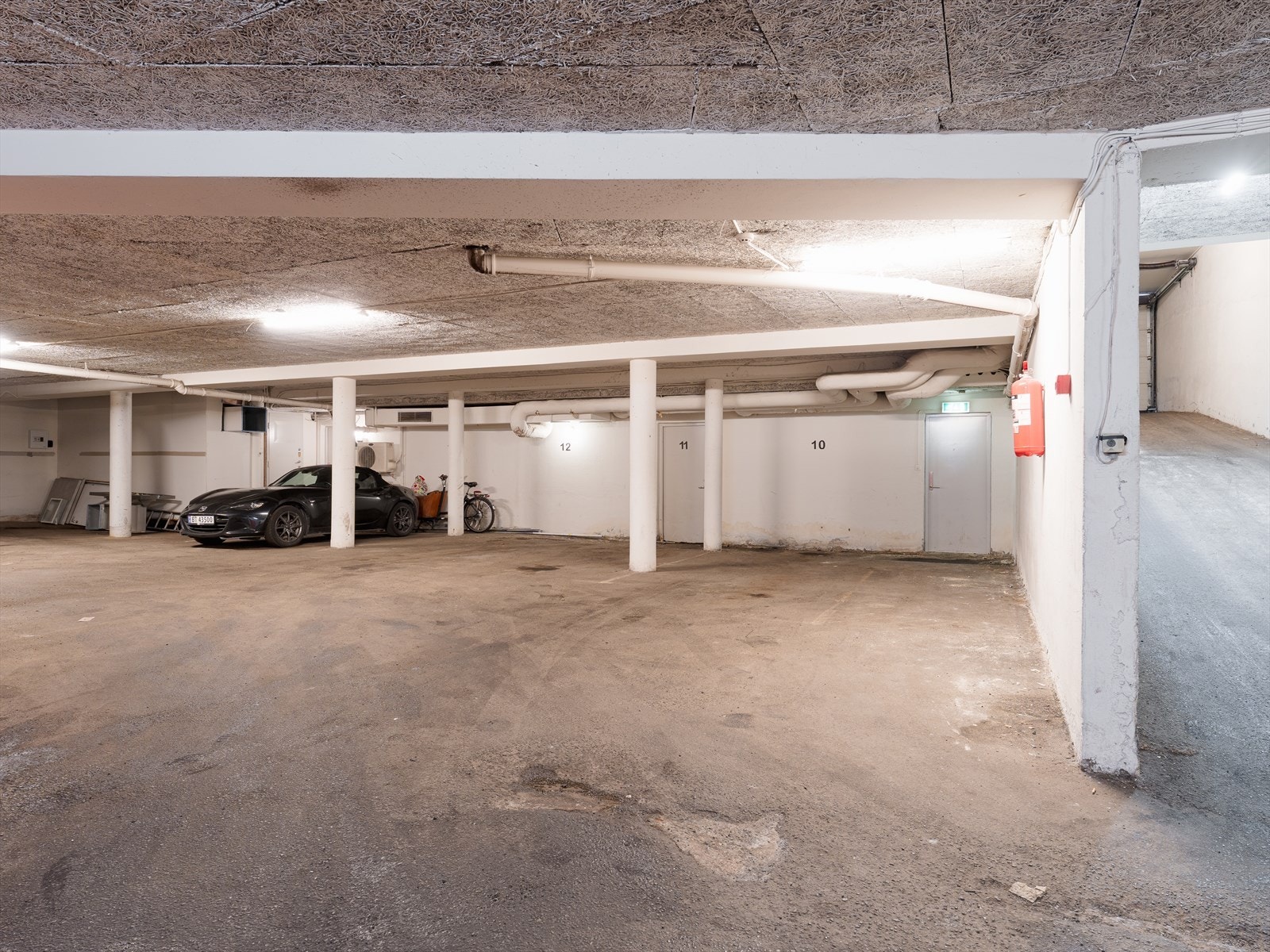 Garasjeplass nr 10 medfølger salget - Plassen er 220cm bred. Muligheter for kjøp av ytterligere garasjeplasser Galleribilde