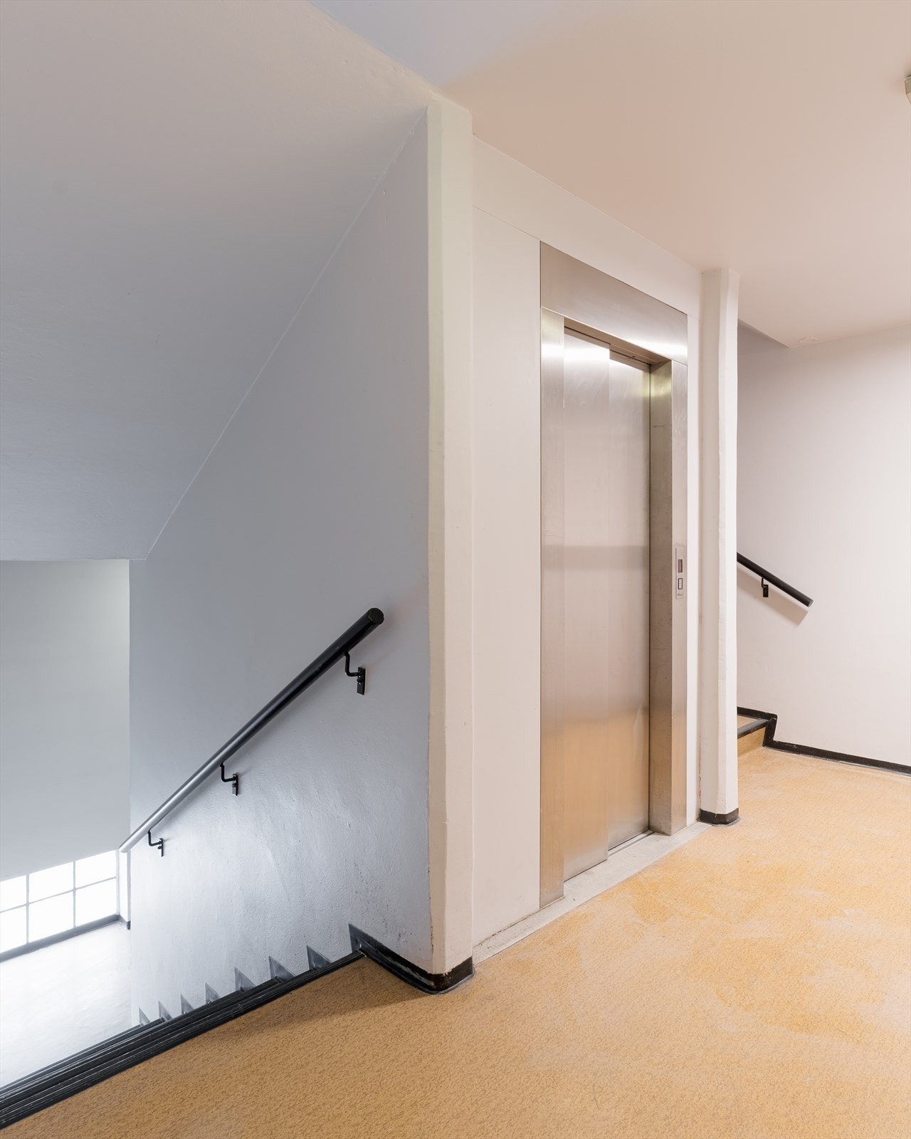Praktisk heis i bygget Galleribilde