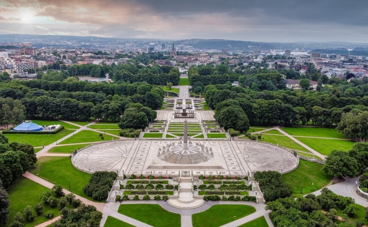 Kort avstand til anerkjente Vigelandsparken/Frognerparken med hyggelige grøntområder, turstier og velkjente skulpturparken Galleribilde
