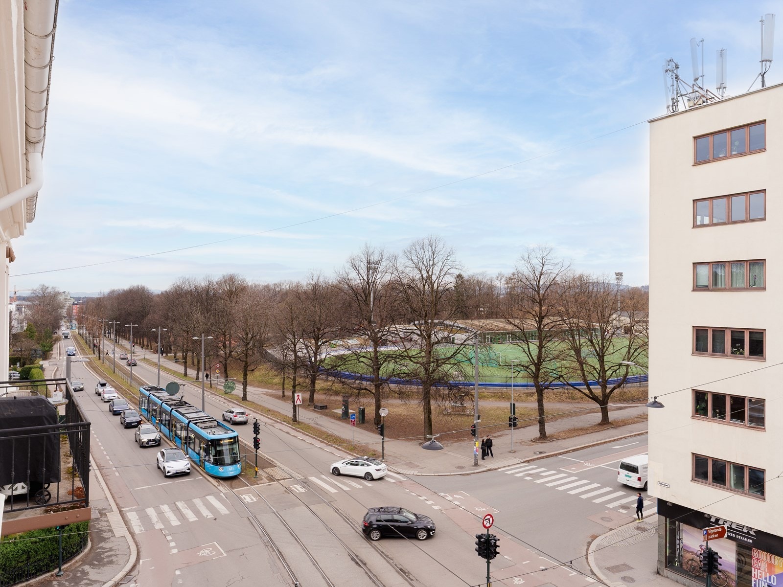 Utsyn fra leilighetens stue og kjøkken Galleribilde