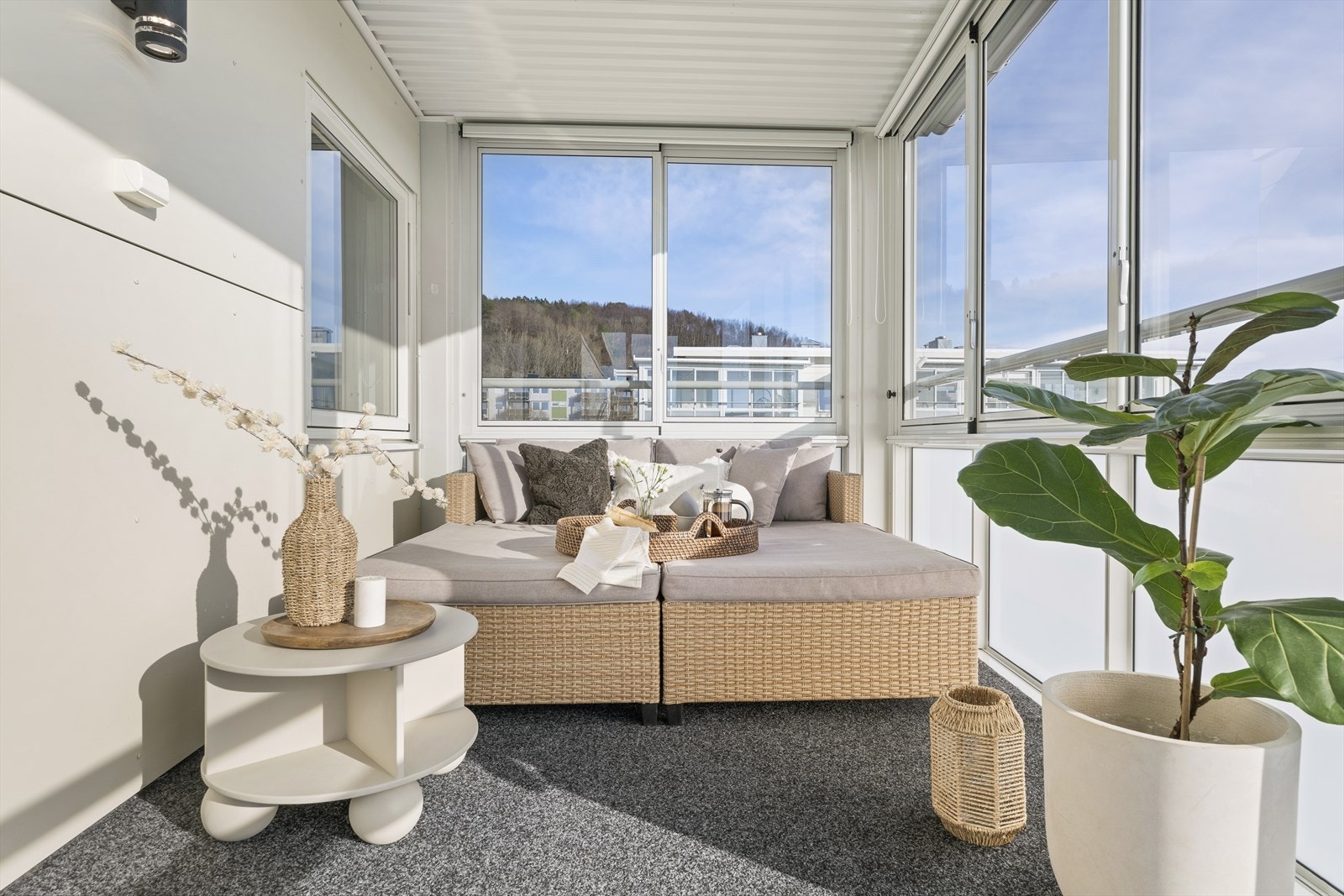 På balkongen er det god plass til utemøbler. Galleribilde