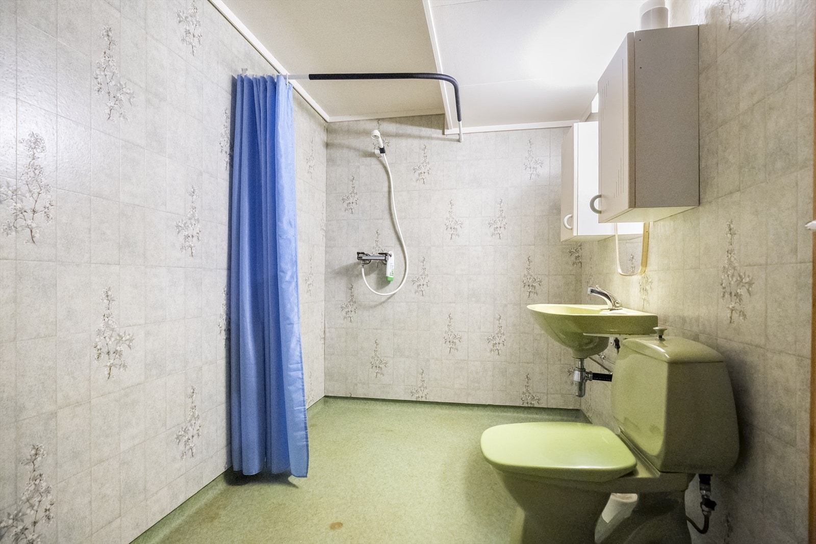 - Badet i kjelleren er av eldre standard - Galleribilde