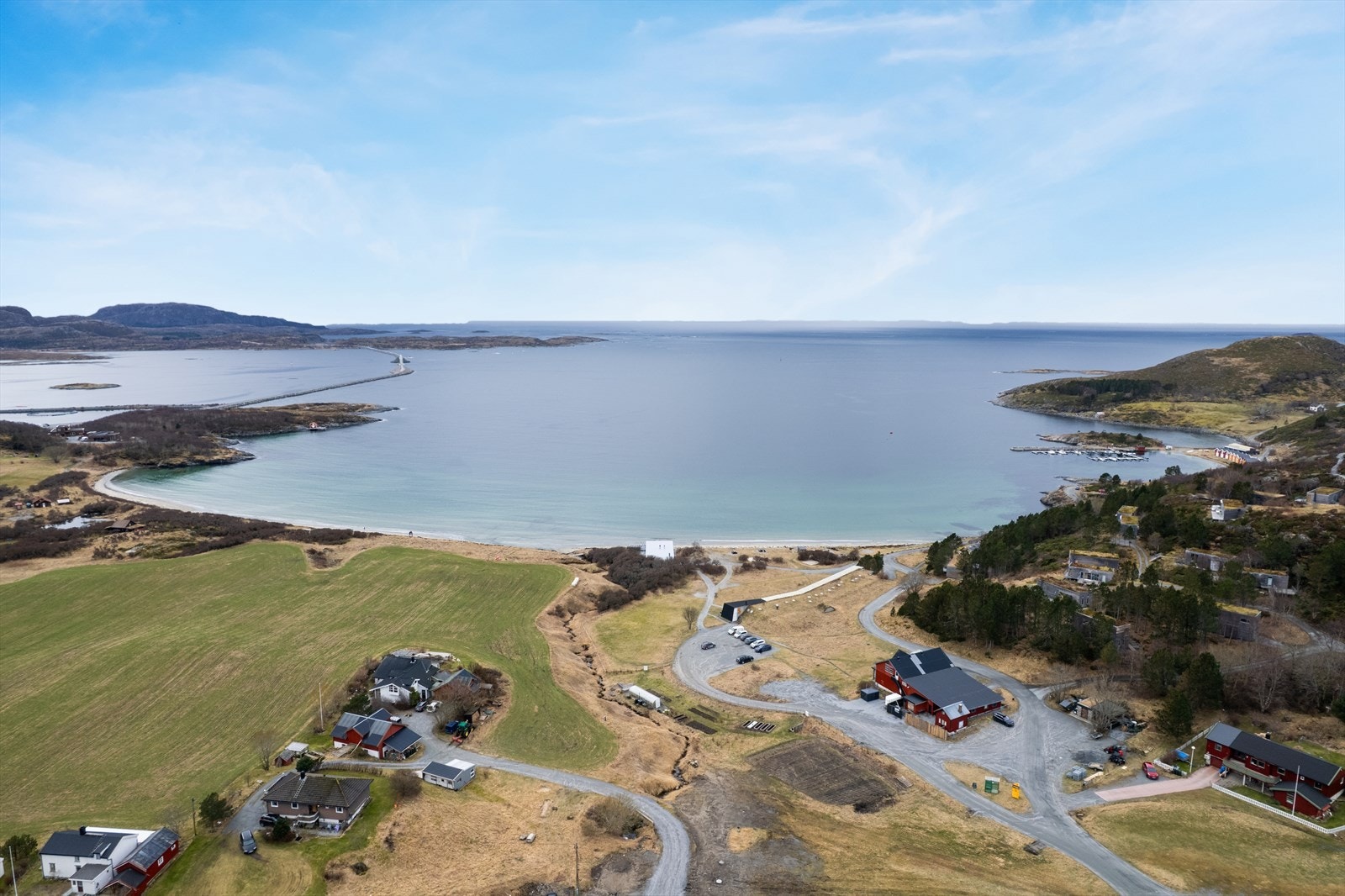 Dronefoto over Hosnasand mot Linesøya og Frohavet. Utrolig flotte omgivelser! Galleribilde