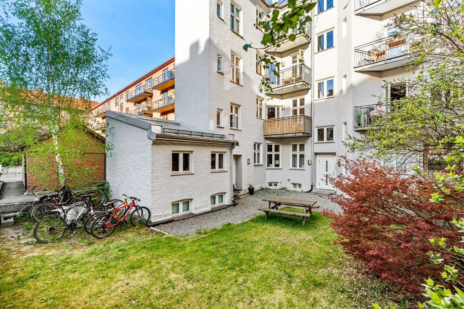 Velkommen til et attraktivt, idyllisk og svært sentralt boligområde, midt mellom Iladalen og Alexander Kiellands plass. Dette er et sjarmerende og unikt nabolag, perfekt plassert mellom St. Hanshaugen, Sagene, Torshov og Grünerløkka. Galleribilde
