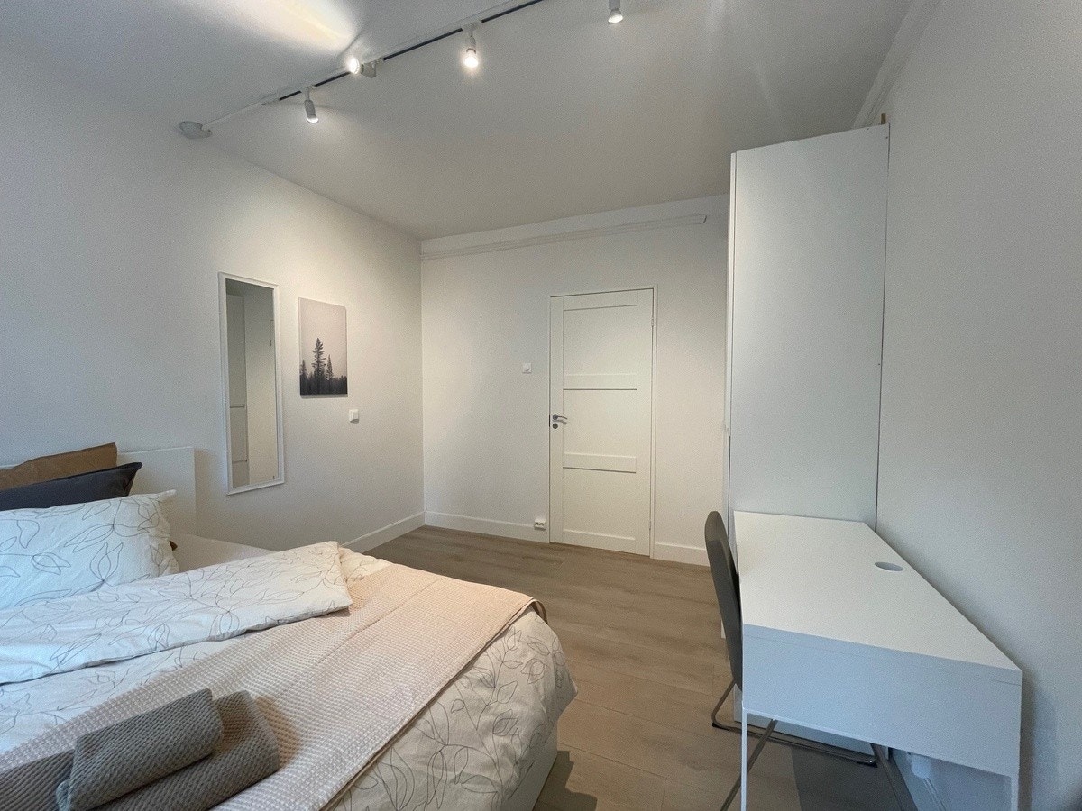 Soverom nr. 2 sett mot dør. Galleribilde