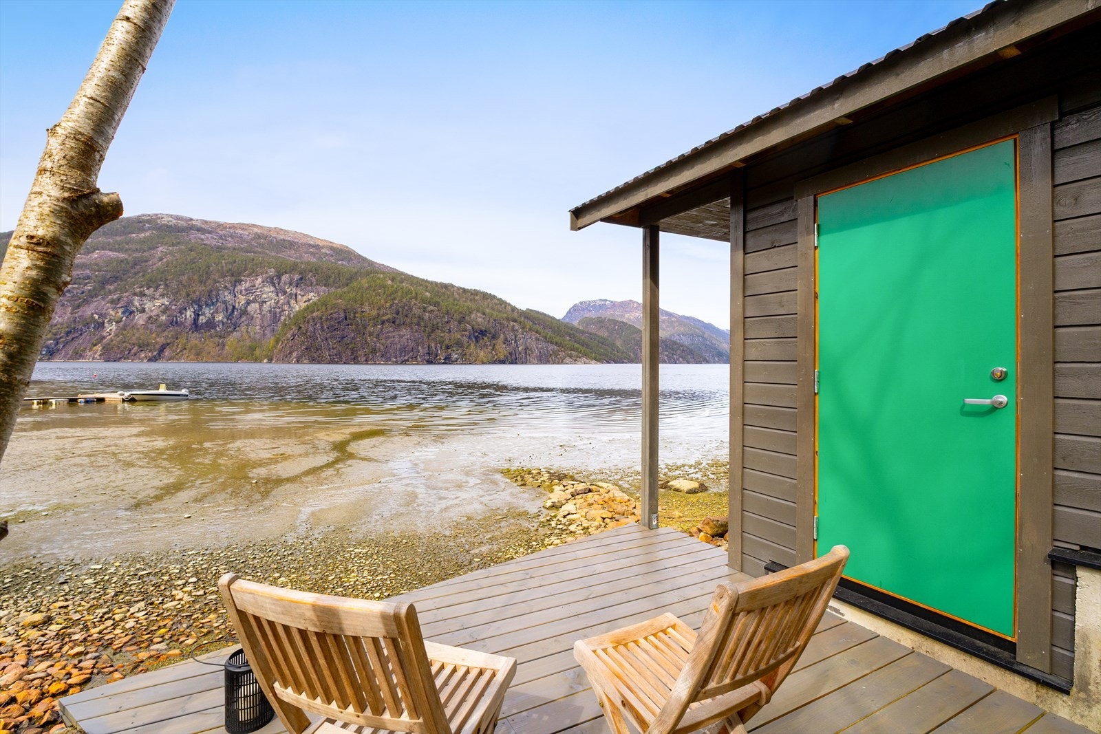 Flott og koselig platting nede ved naustet. Galleribilde