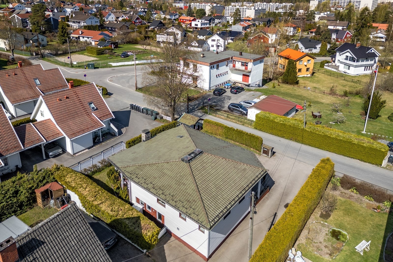 Oversikt over eiendommen og den nære beliggenheten til omkringliggende gater. Galleribilde