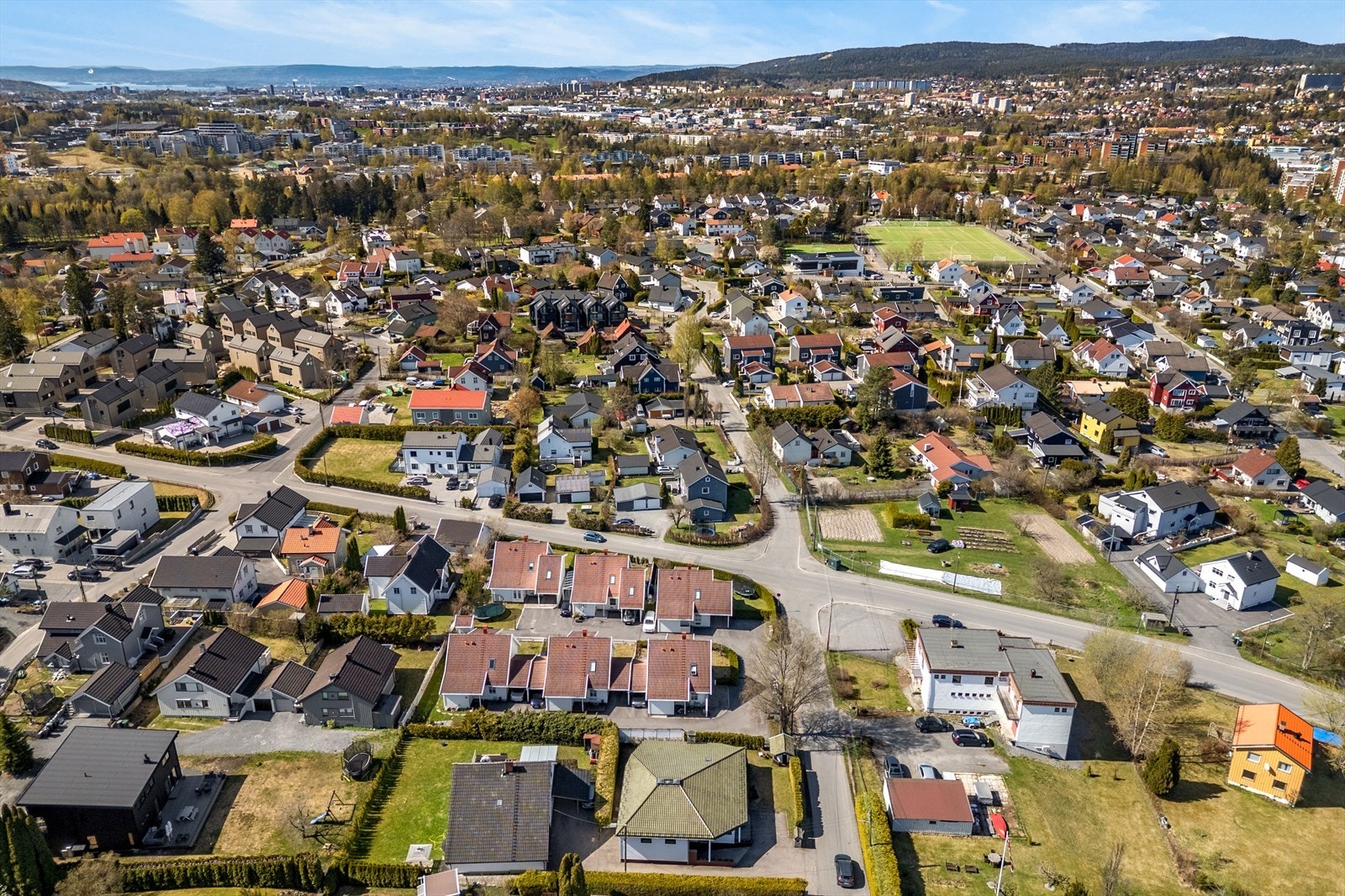 Et familievennlig område med nærhet til idrettsanlegg og fine turområder. Galleribilde
