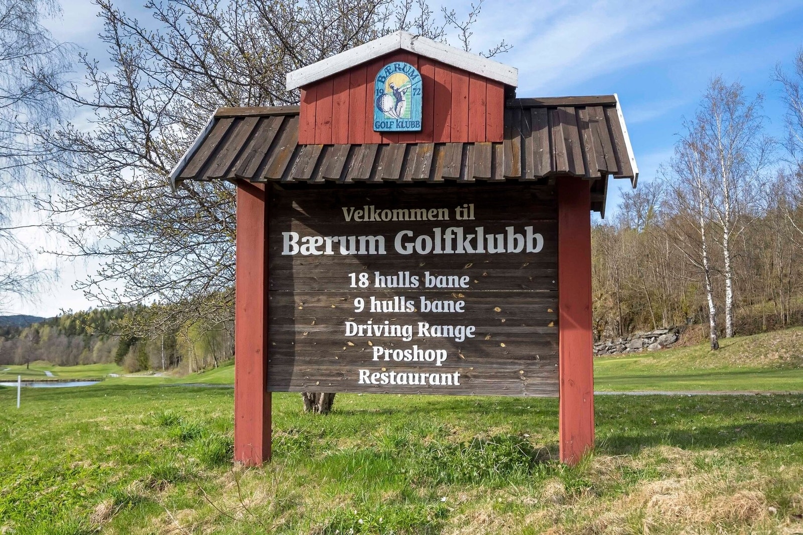 Bærum Golfklubb ligger rett ved boligen. Lommedalen golfklubb ligger også like ved Galleribilde